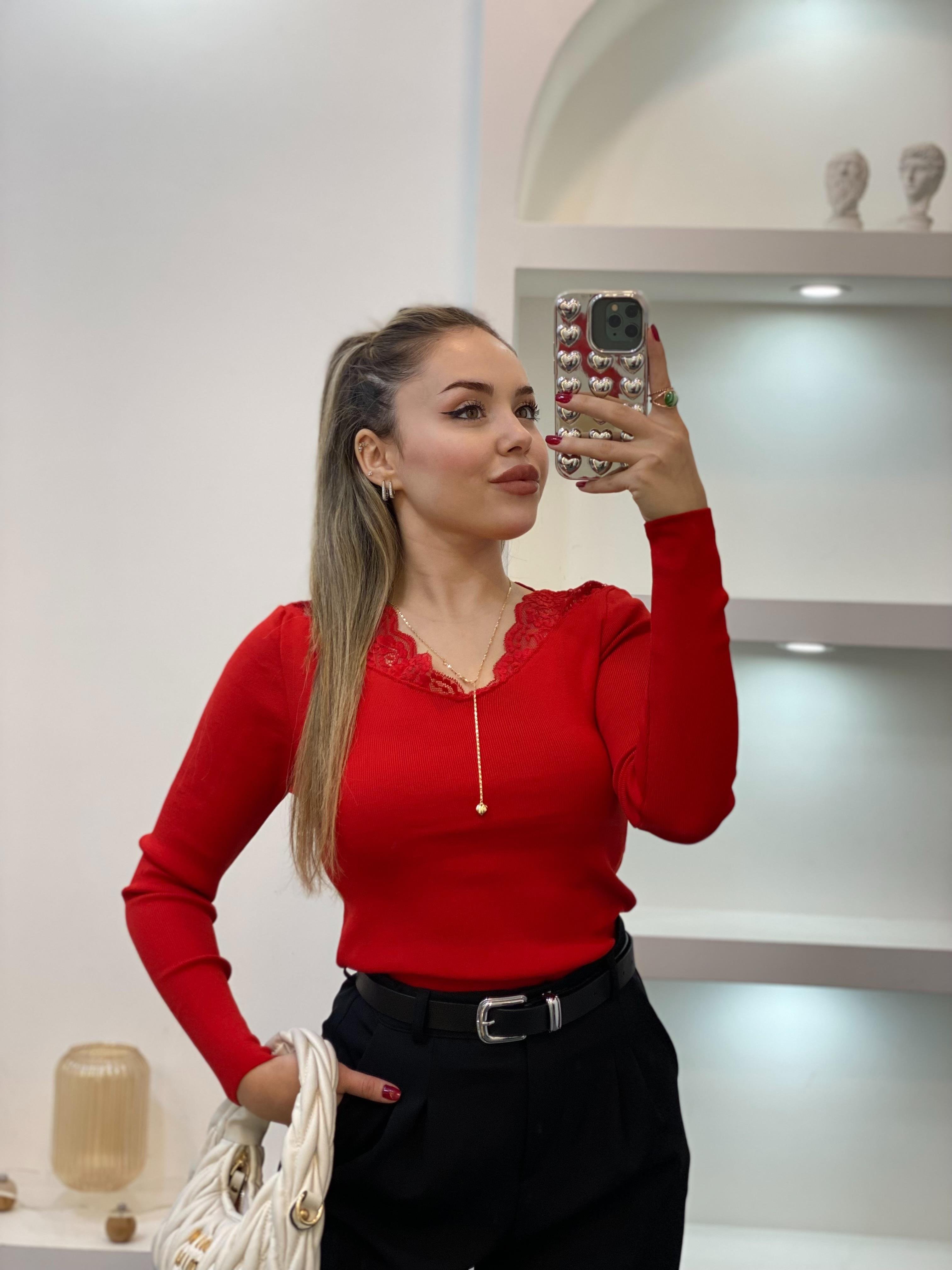 Kırmızı V Yaka Dantel Detaylı Triko Bluz
