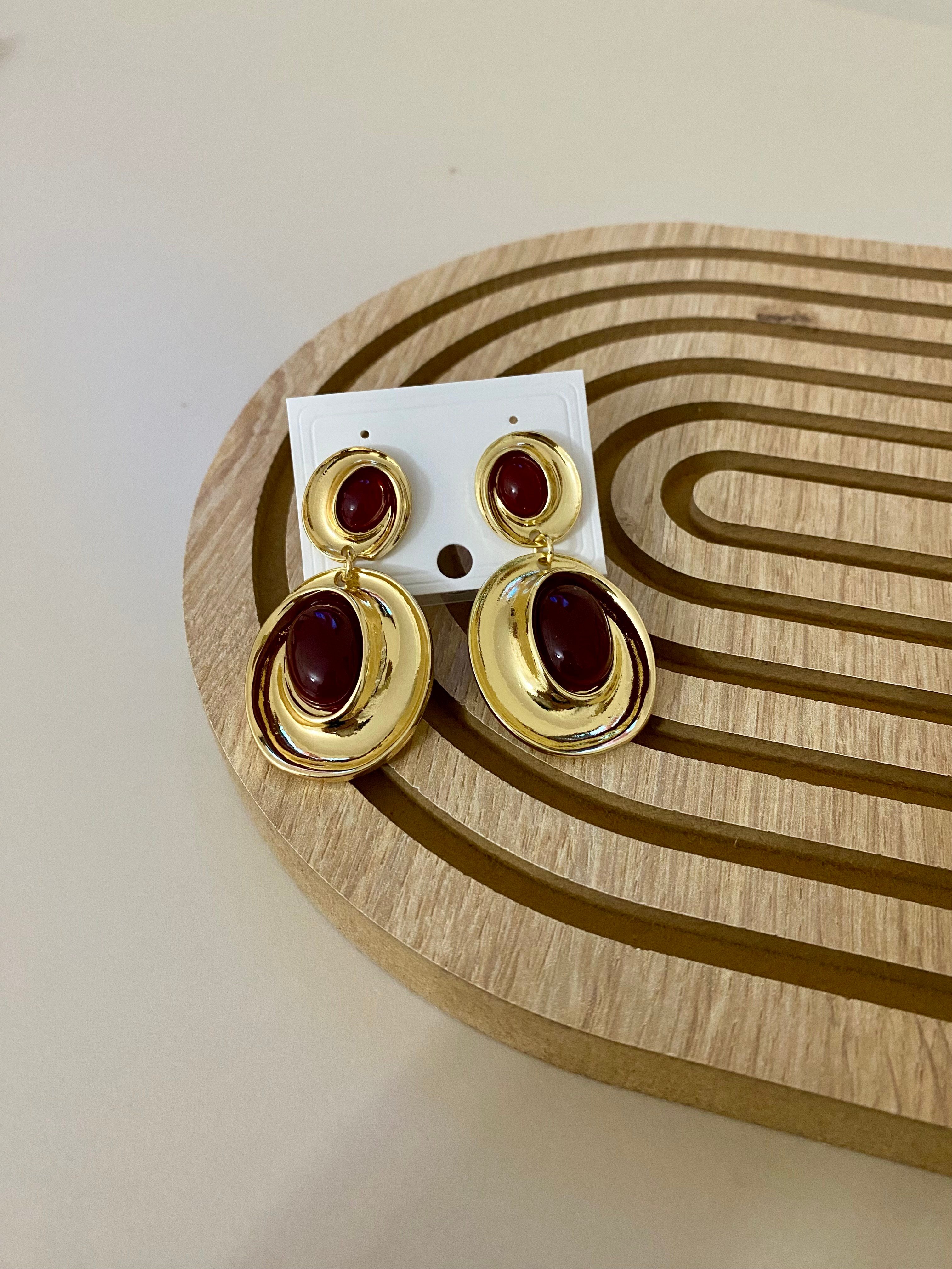 Koyu Bordo Taşlı Sallantılı Küpe 
