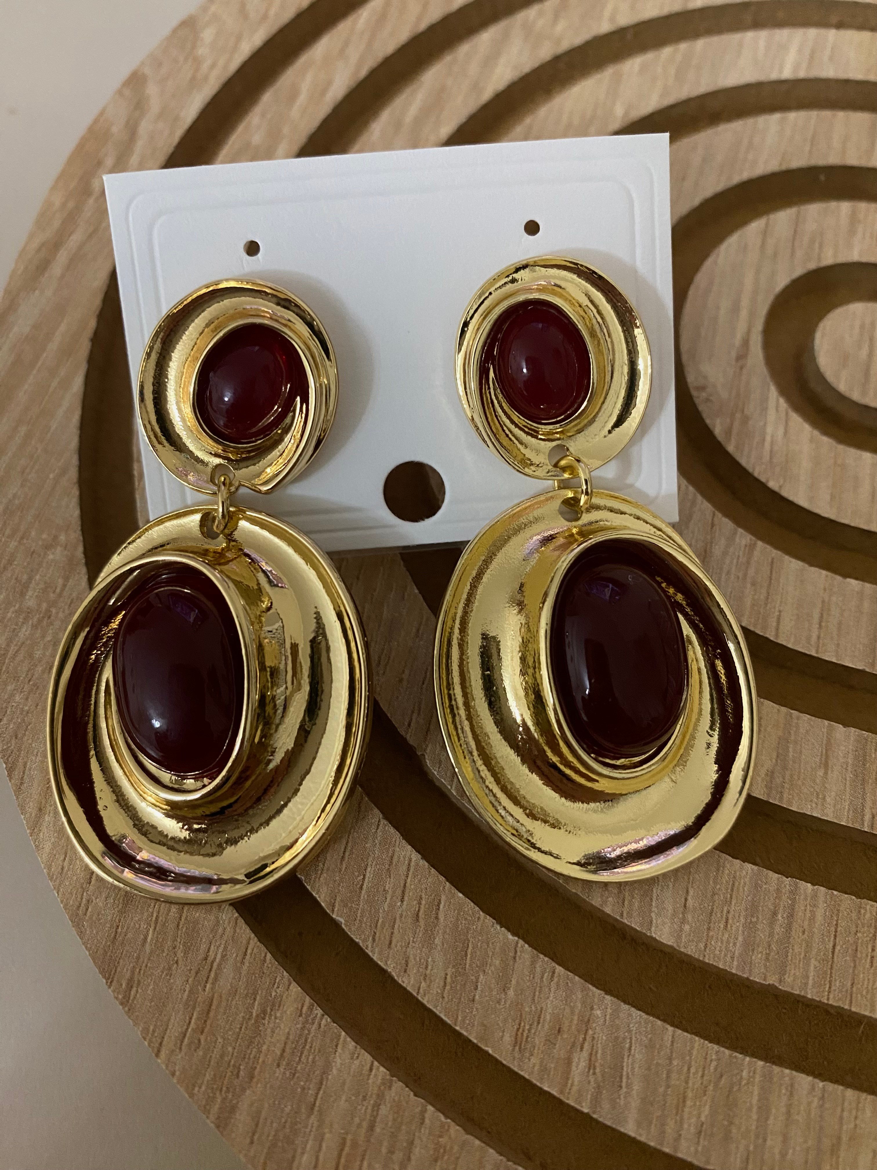 Koyu Bordo Taşlı Sallantılı Küpe 