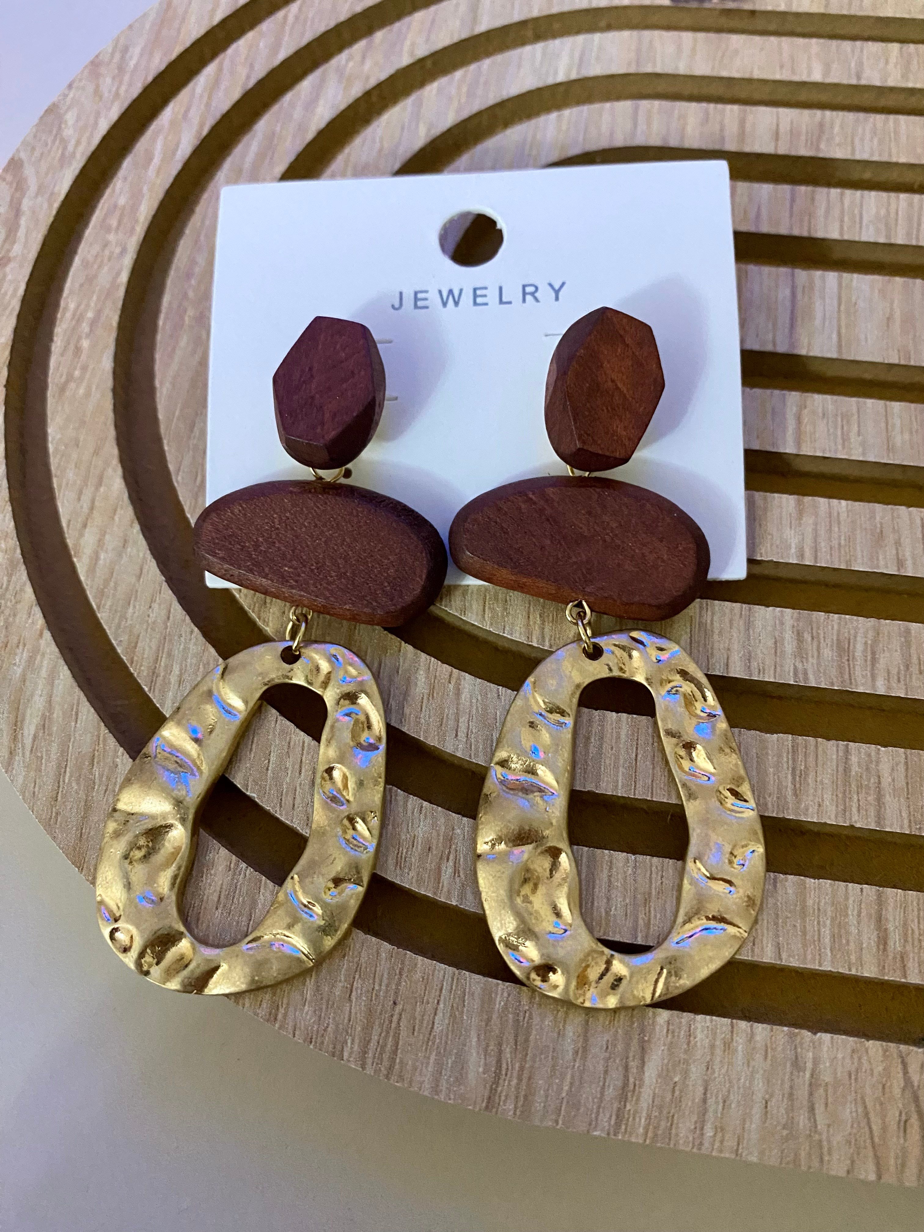 Marka Model Gold Kahve Boğumlu Küpe 