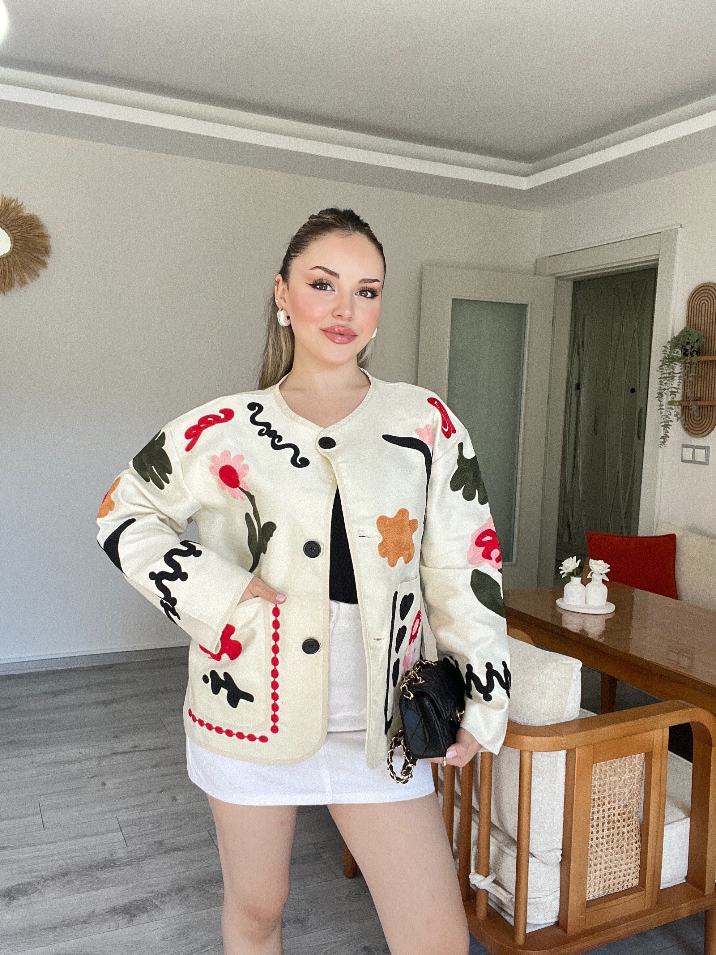 Marka Muadili Bej Çiçek Nakışlı Premium Kalite Ceket