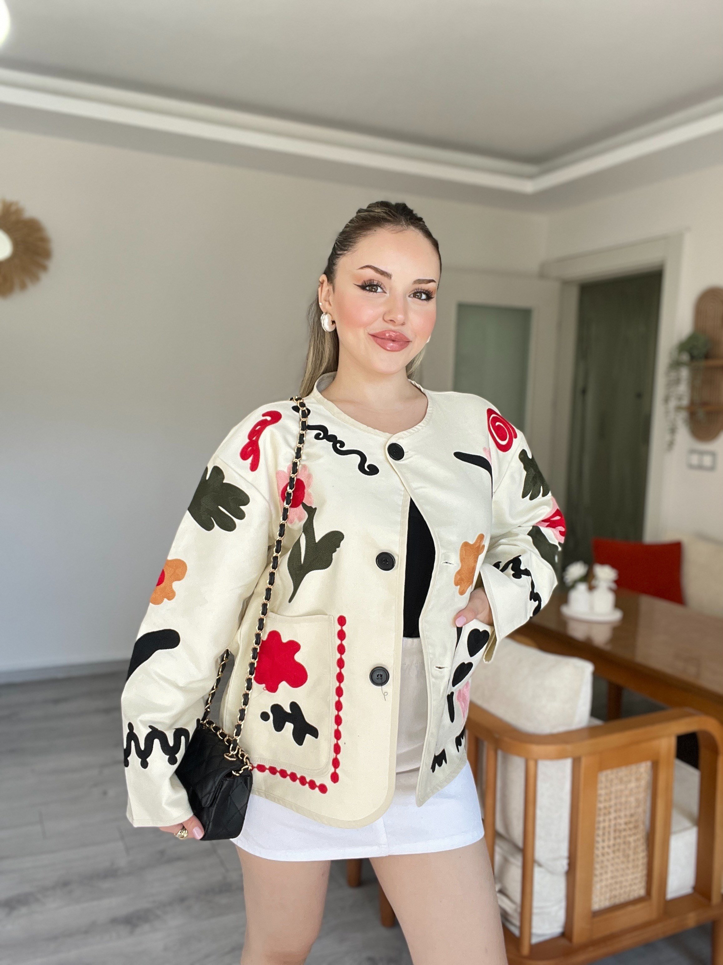 Marka Muadili Bej Çiçek Nakışlı Premium Kalite Ceket