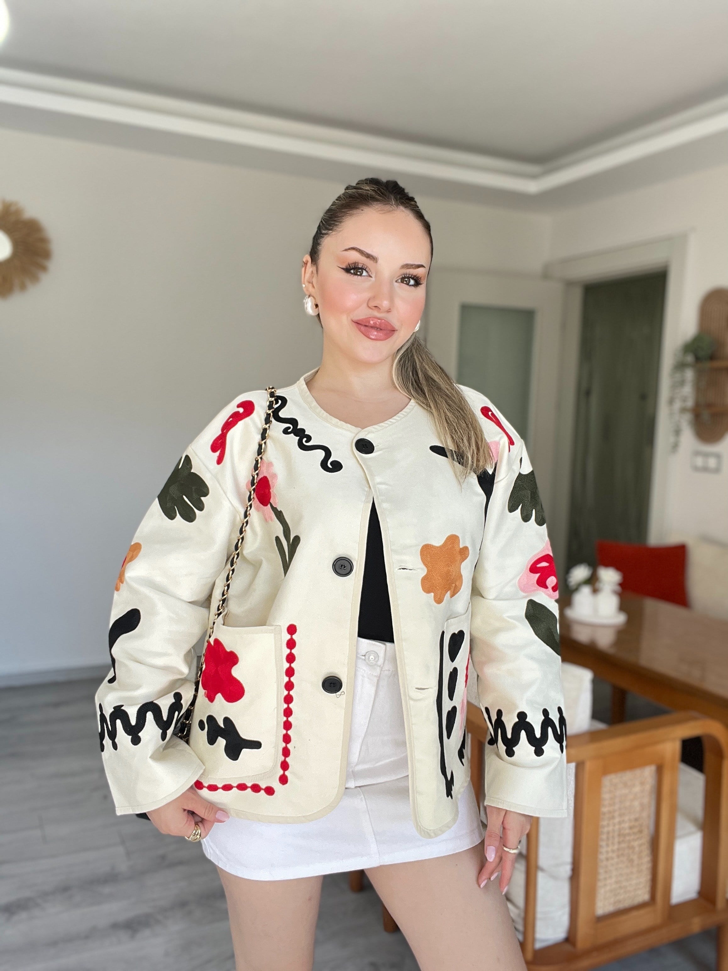 Marka Muadili Bej Çiçek Nakışlı Premium Kalite Ceket