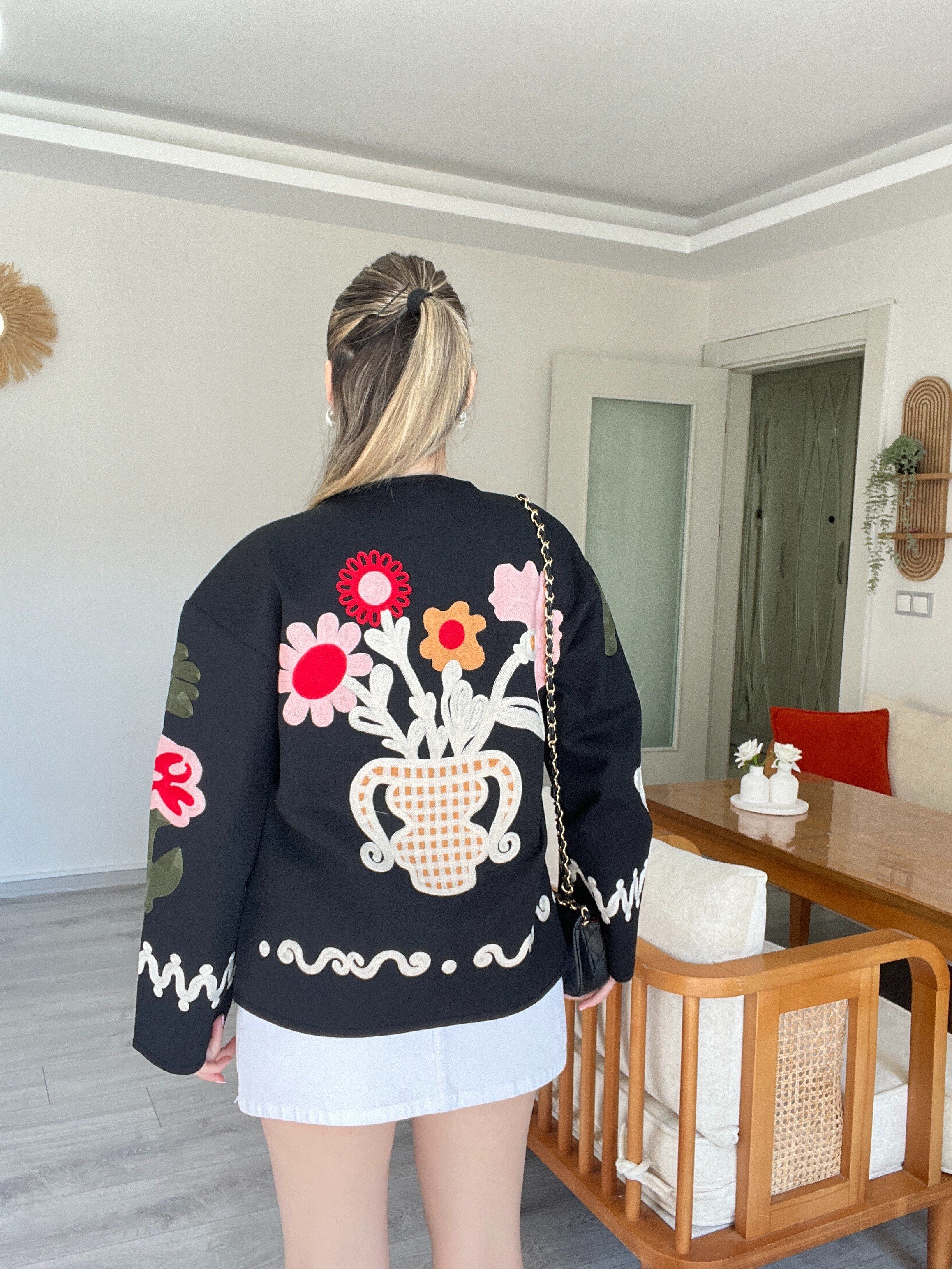 Marka Muadili Siyah Çiçek Nakışlı Premium Kalite Ceket