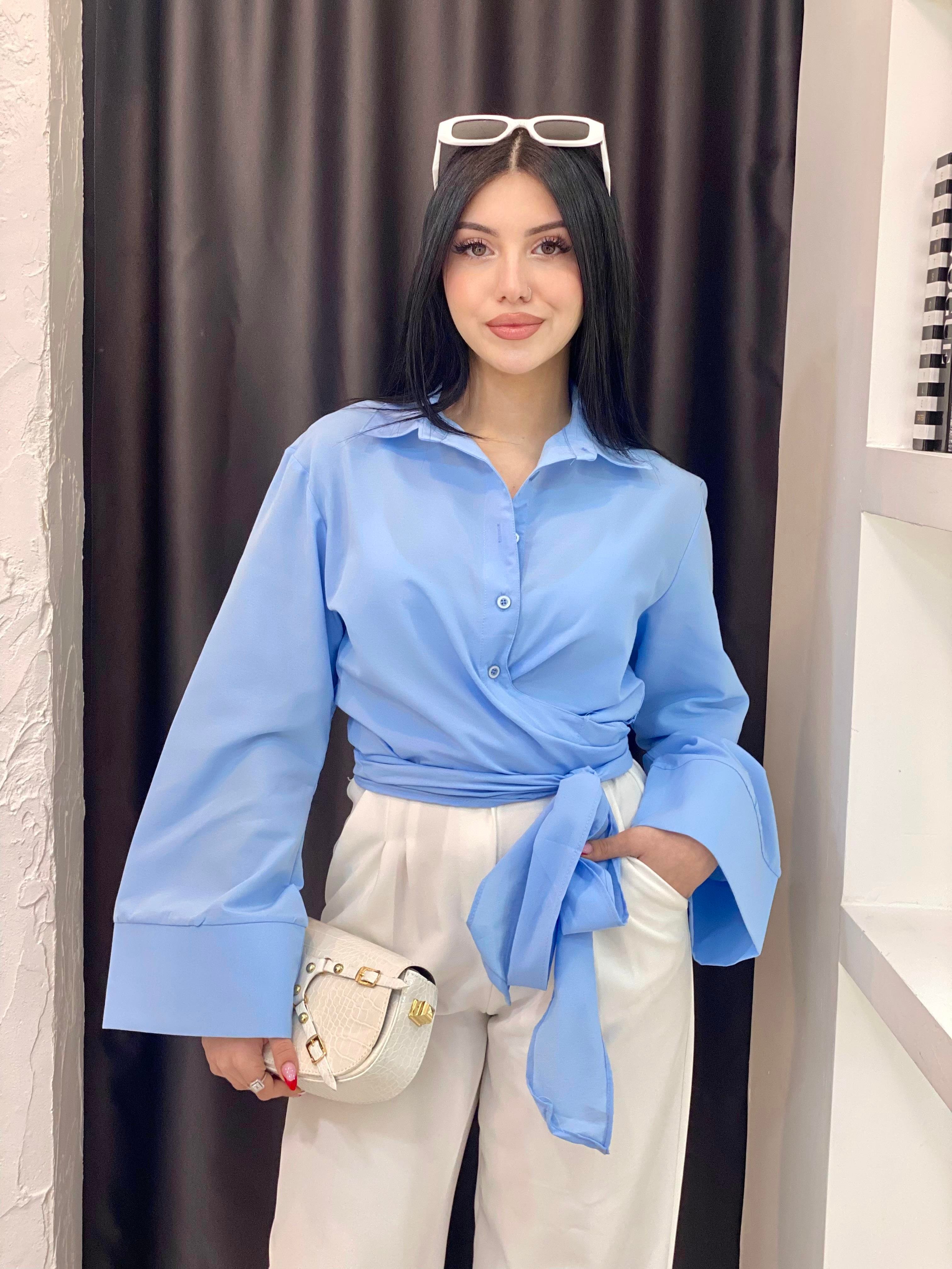 Mavi Bağlamalı Model Gömlek 