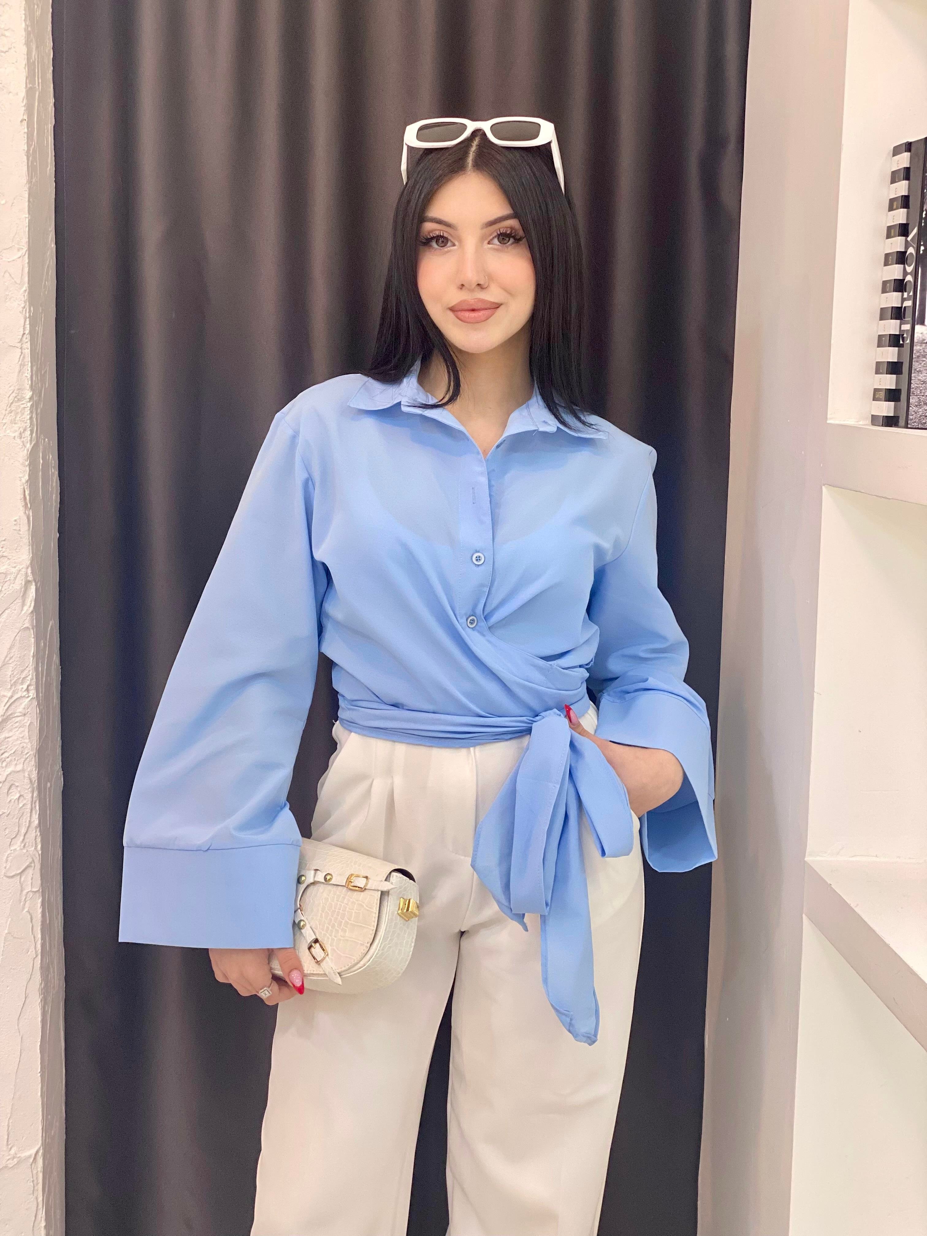 Mavi Bağlamalı Model Gömlek 