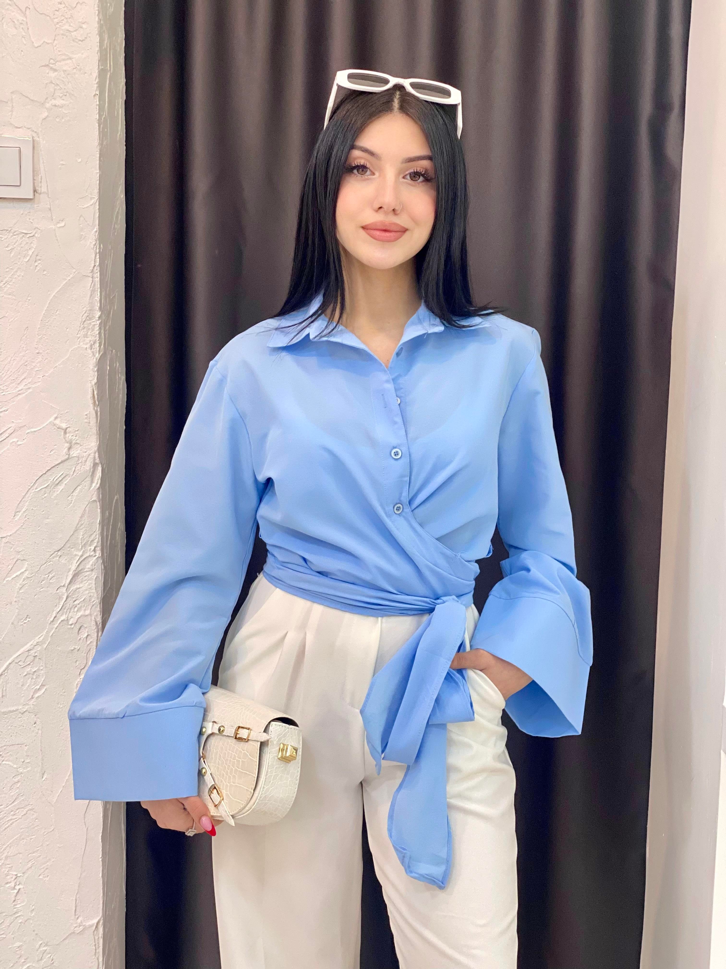 Mavi Bağlamalı Model Gömlek 