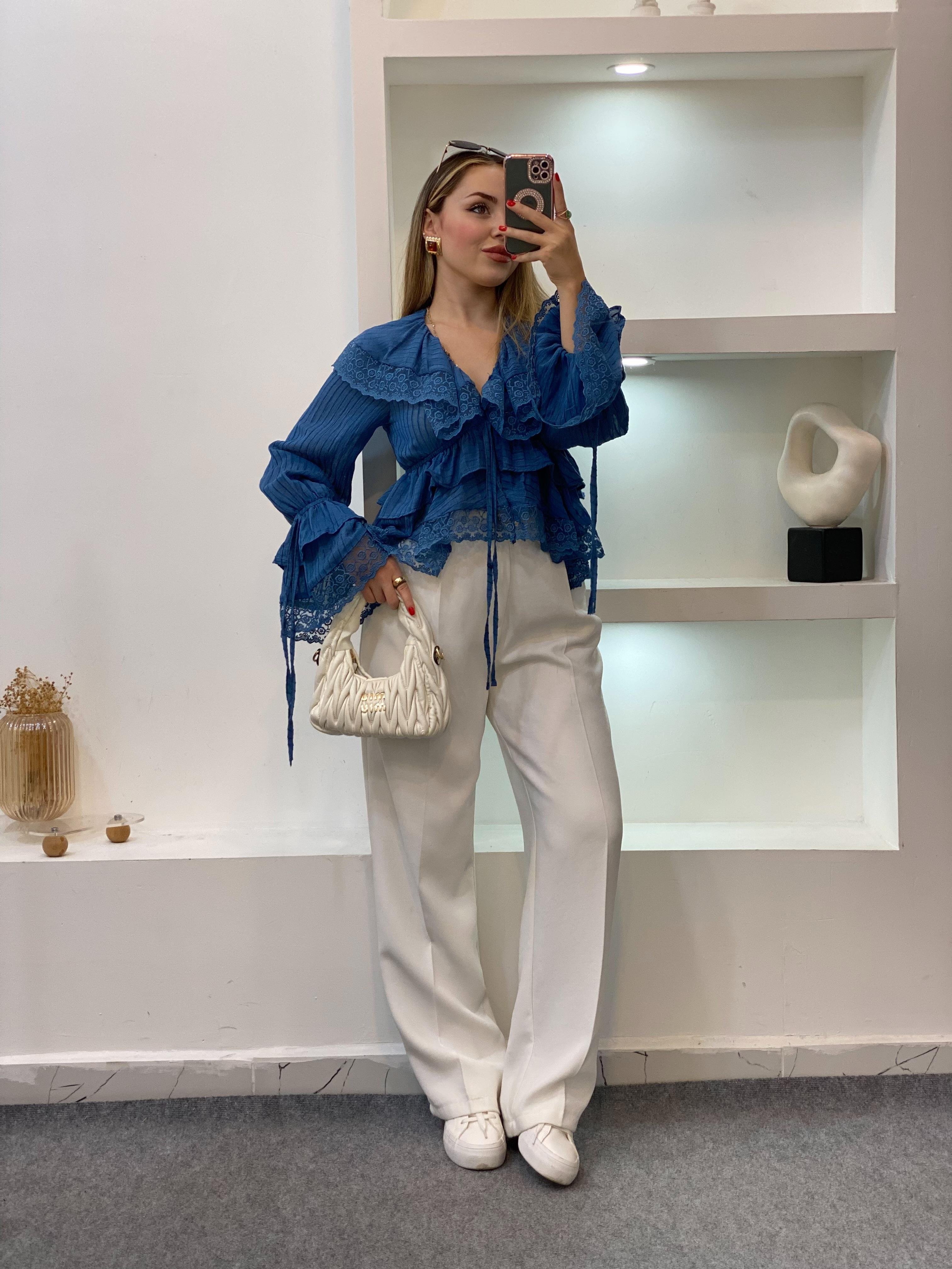 Mavi Güpürlü Detay Volanlı Bluz