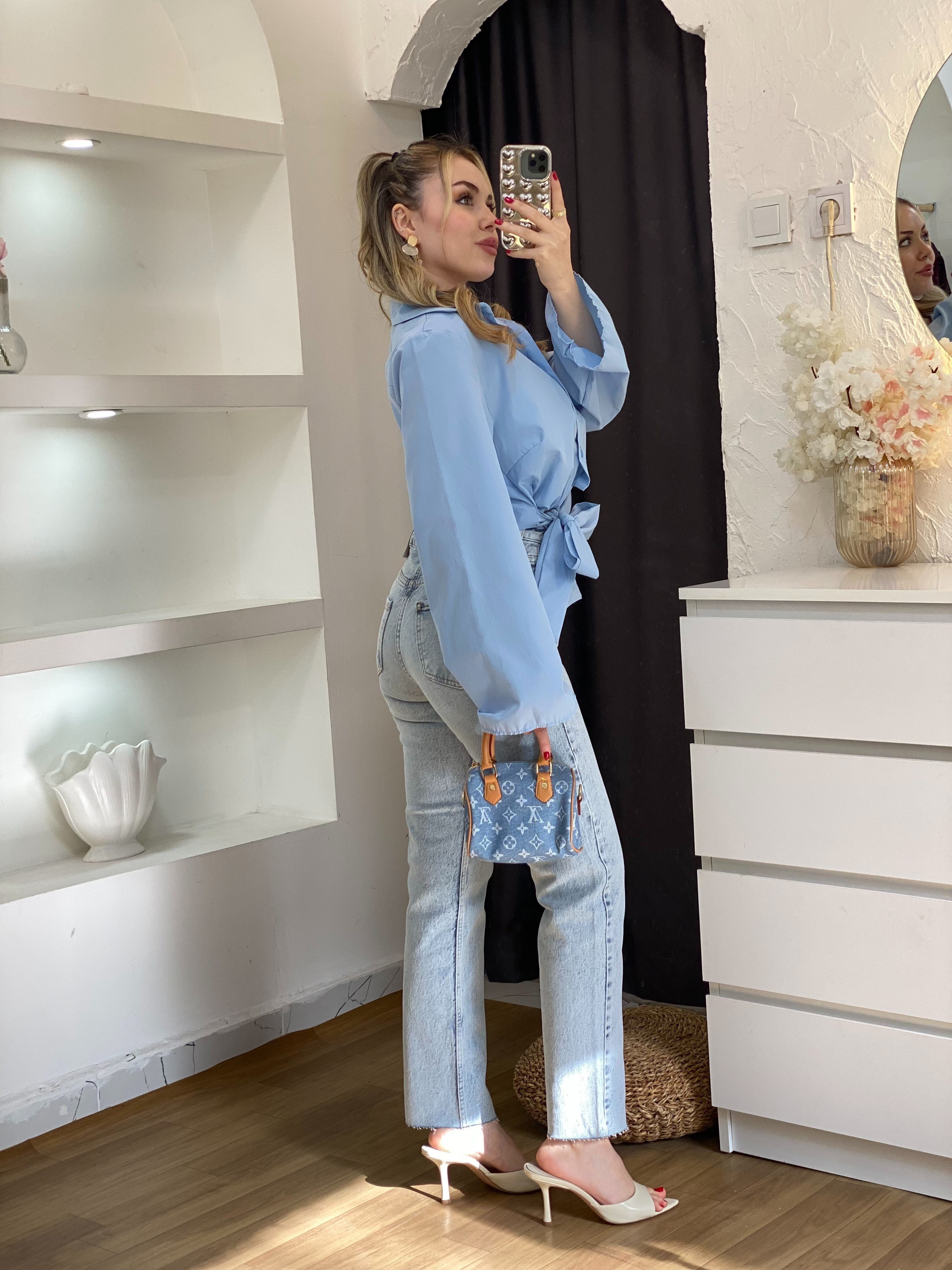 Mavi Yanı Bağlamalı Model Gömlek 