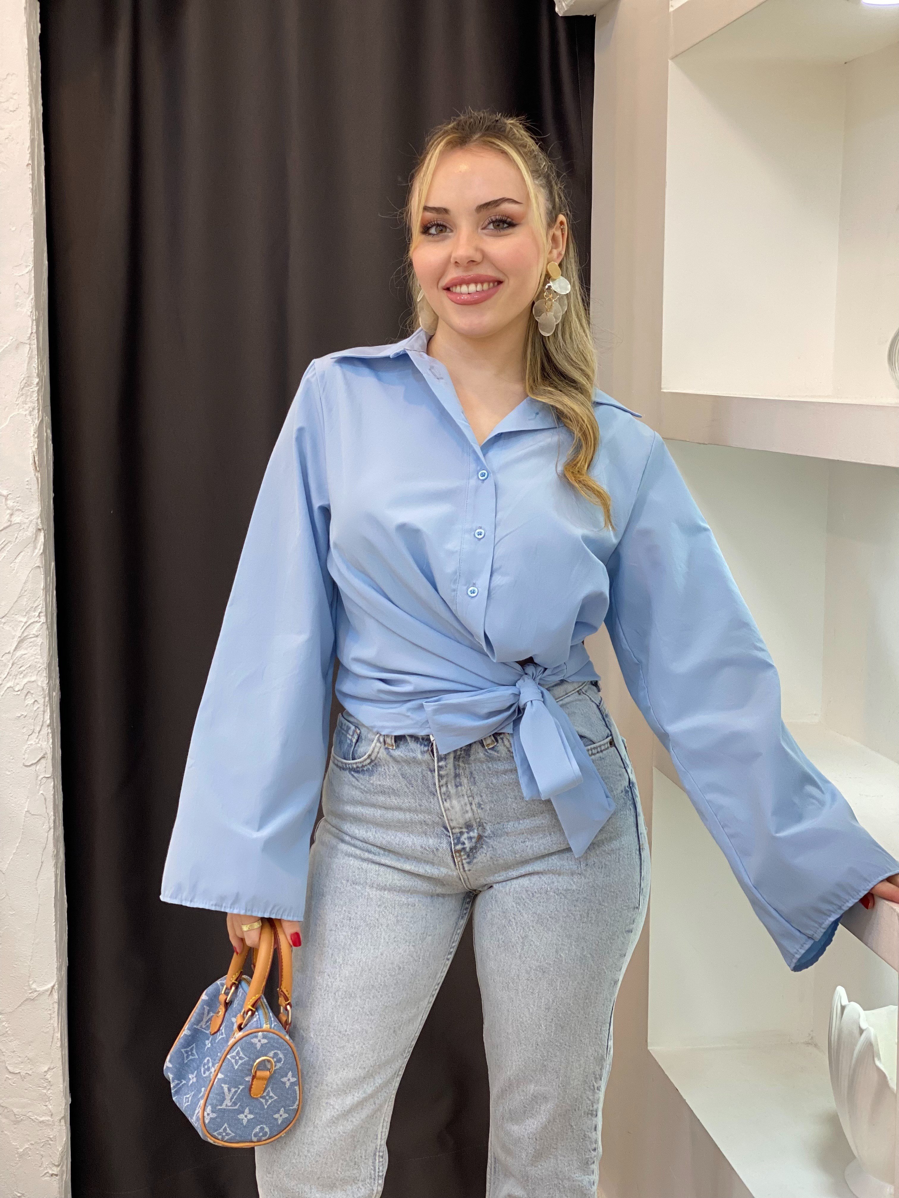 Mavi Yanı Bağlamalı Model Gömlek 