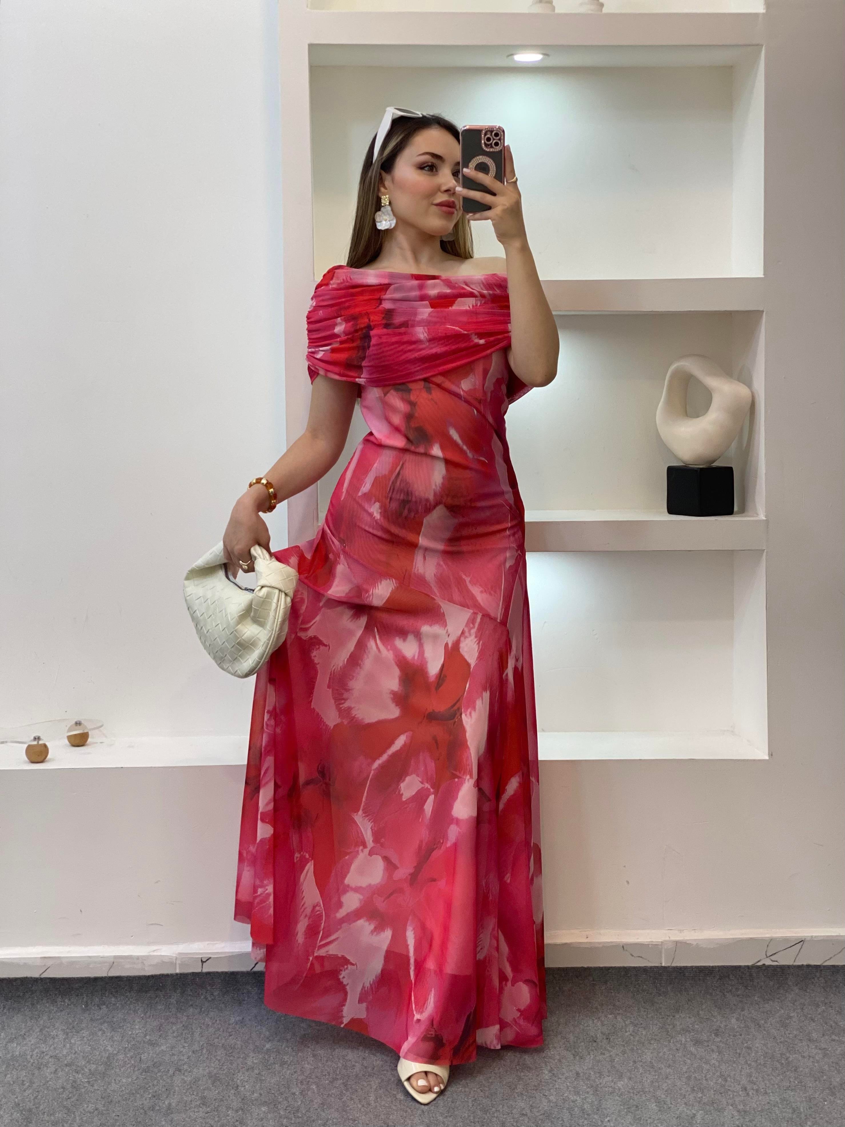 Pembe Desenli Kayık Yaka Şifon Elbise