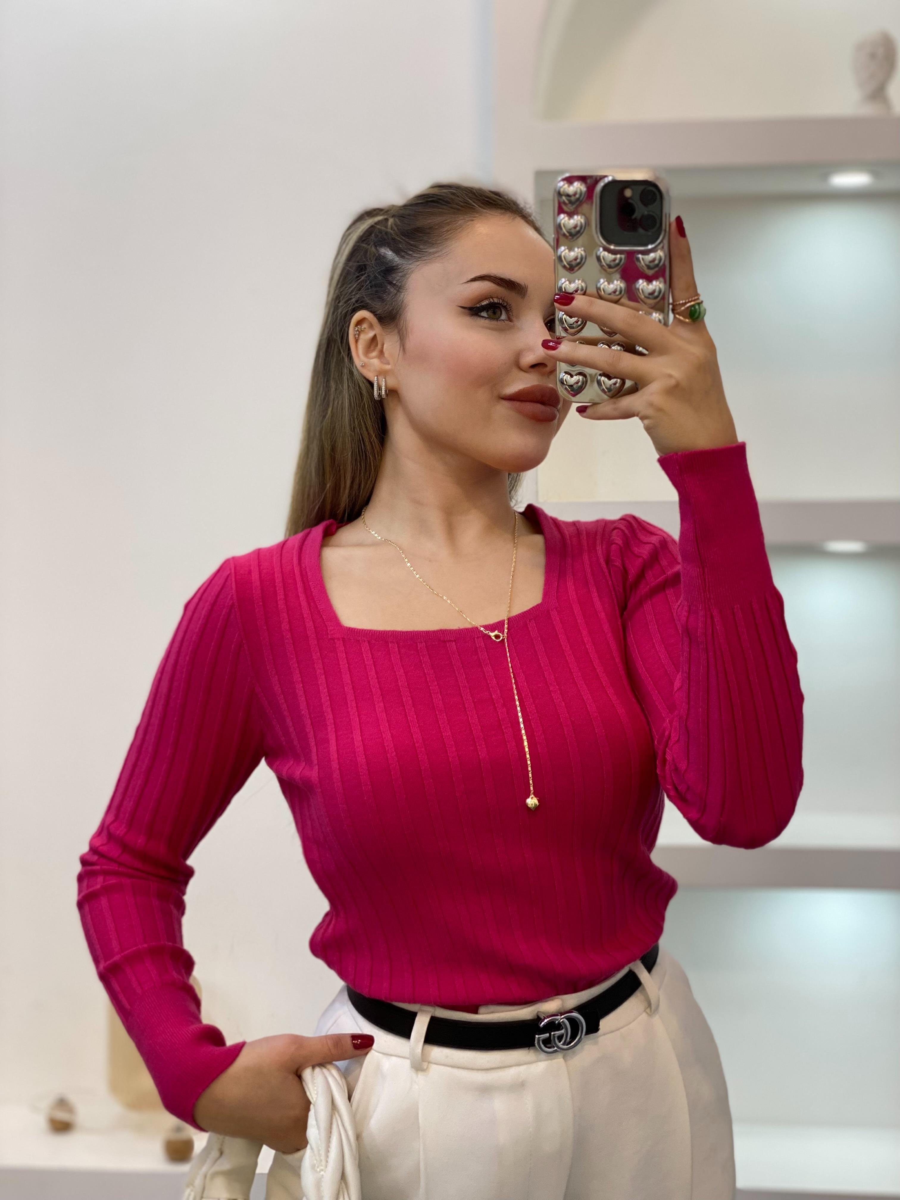Pembe Kare Yaka Yumoş Dokulu Triko Bluz