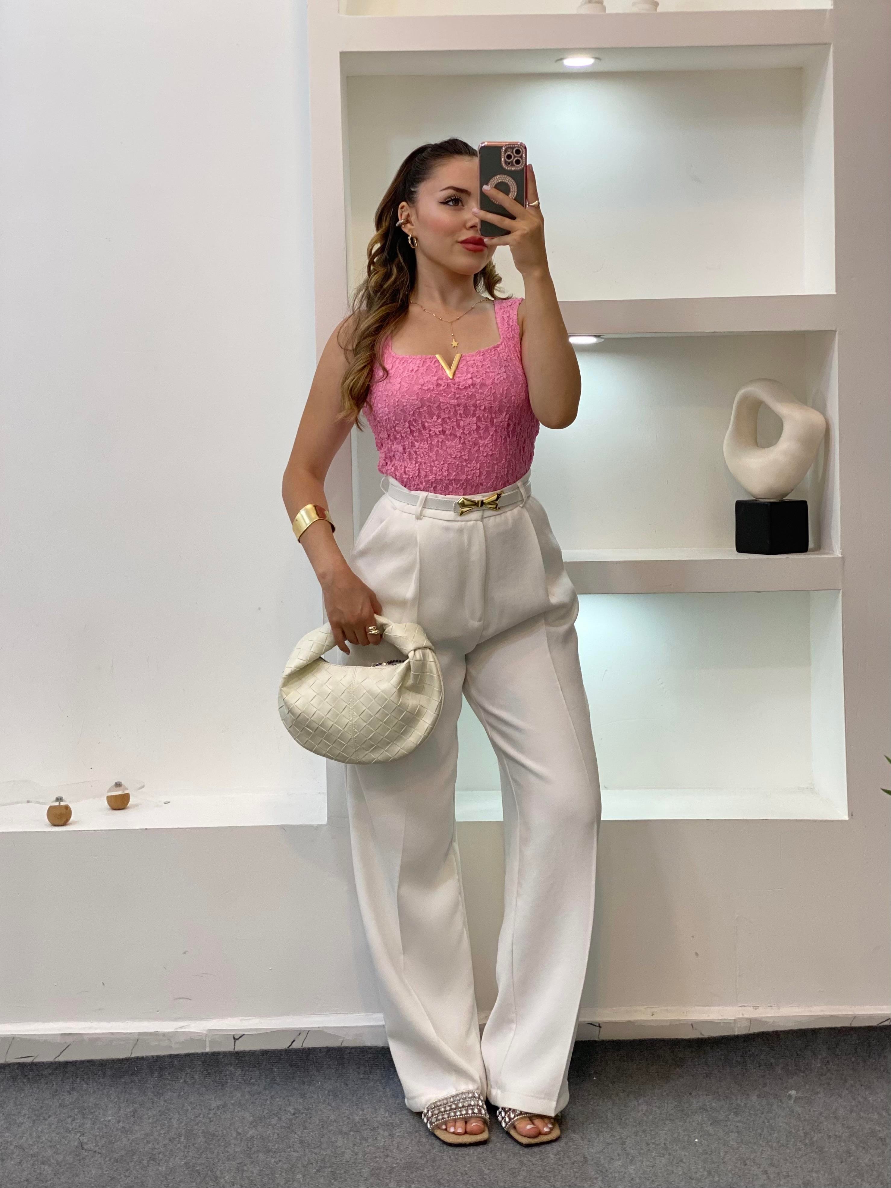 Pembe V Aksesuarlı Dantel Bluz