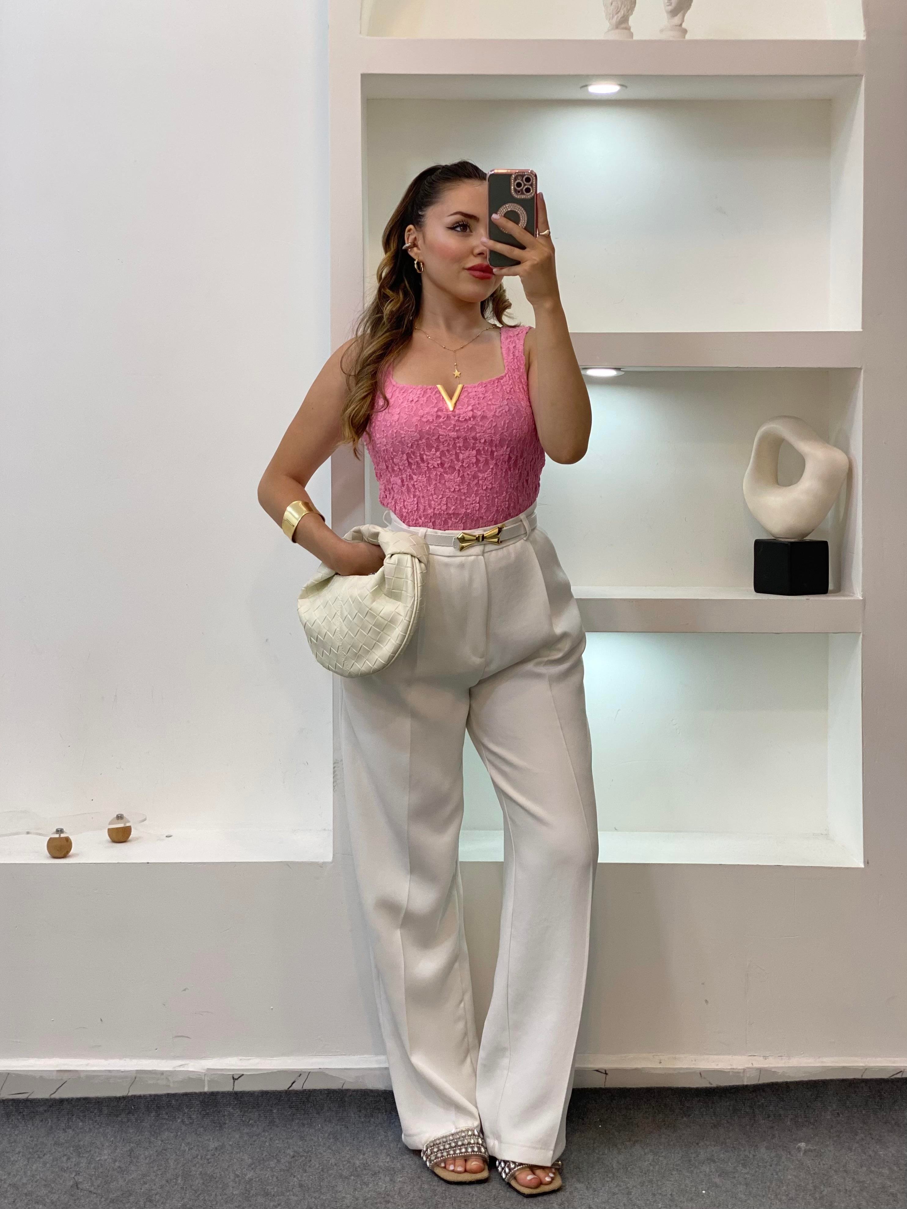 Pembe V Aksesuarlı Dantel Bluz
