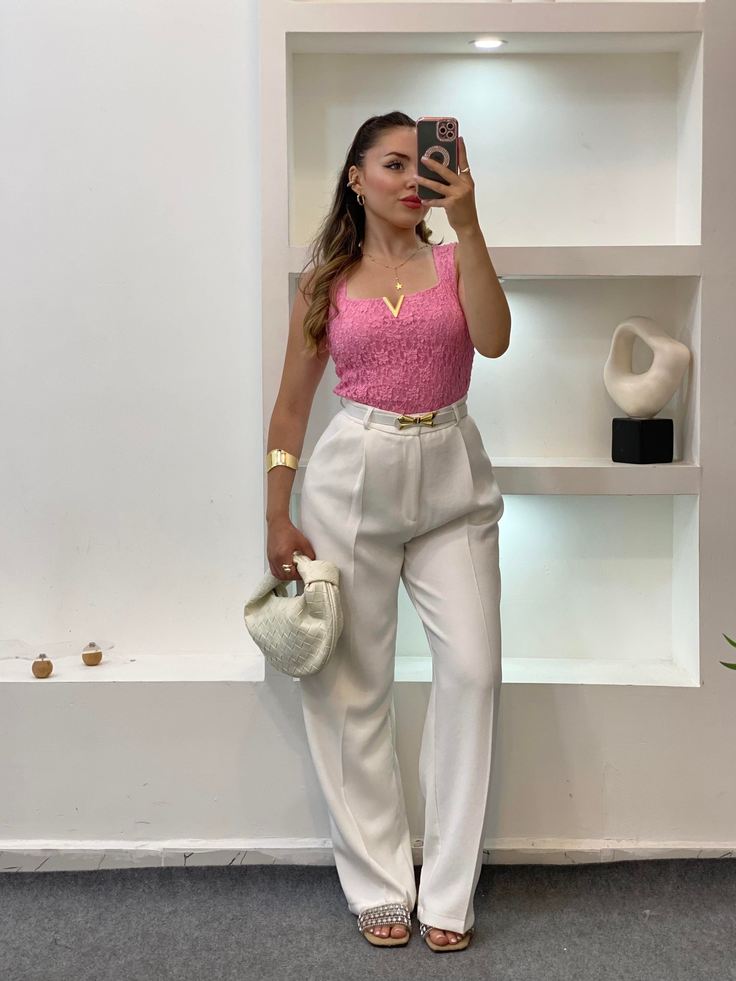 Pembe V Aksesuarlı Dantel Bluz