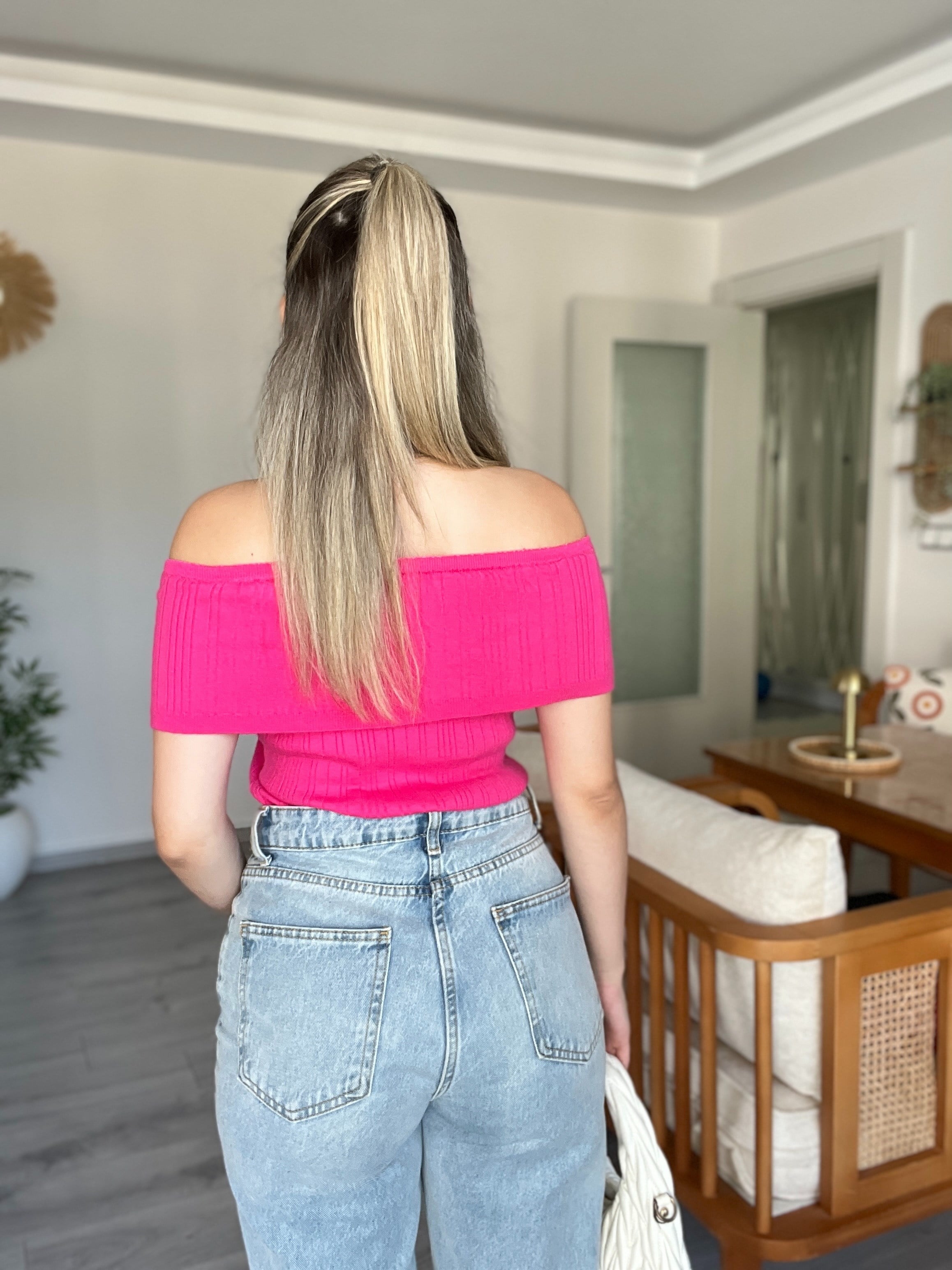 Pembe Yumoş Dokulu Madonna Yaka Triko Bluz