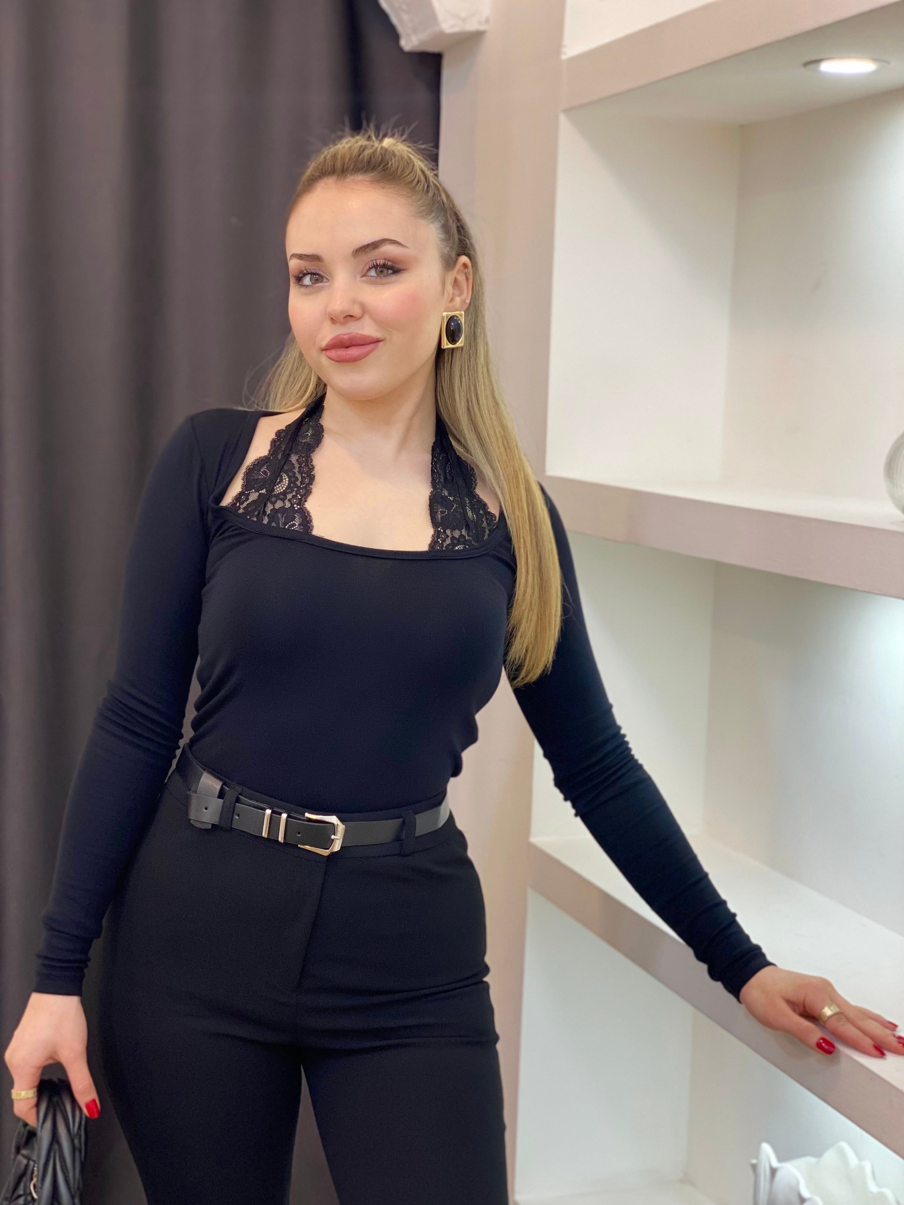 Q Marka Dantel Detaylı Siyah Renk Bluz 