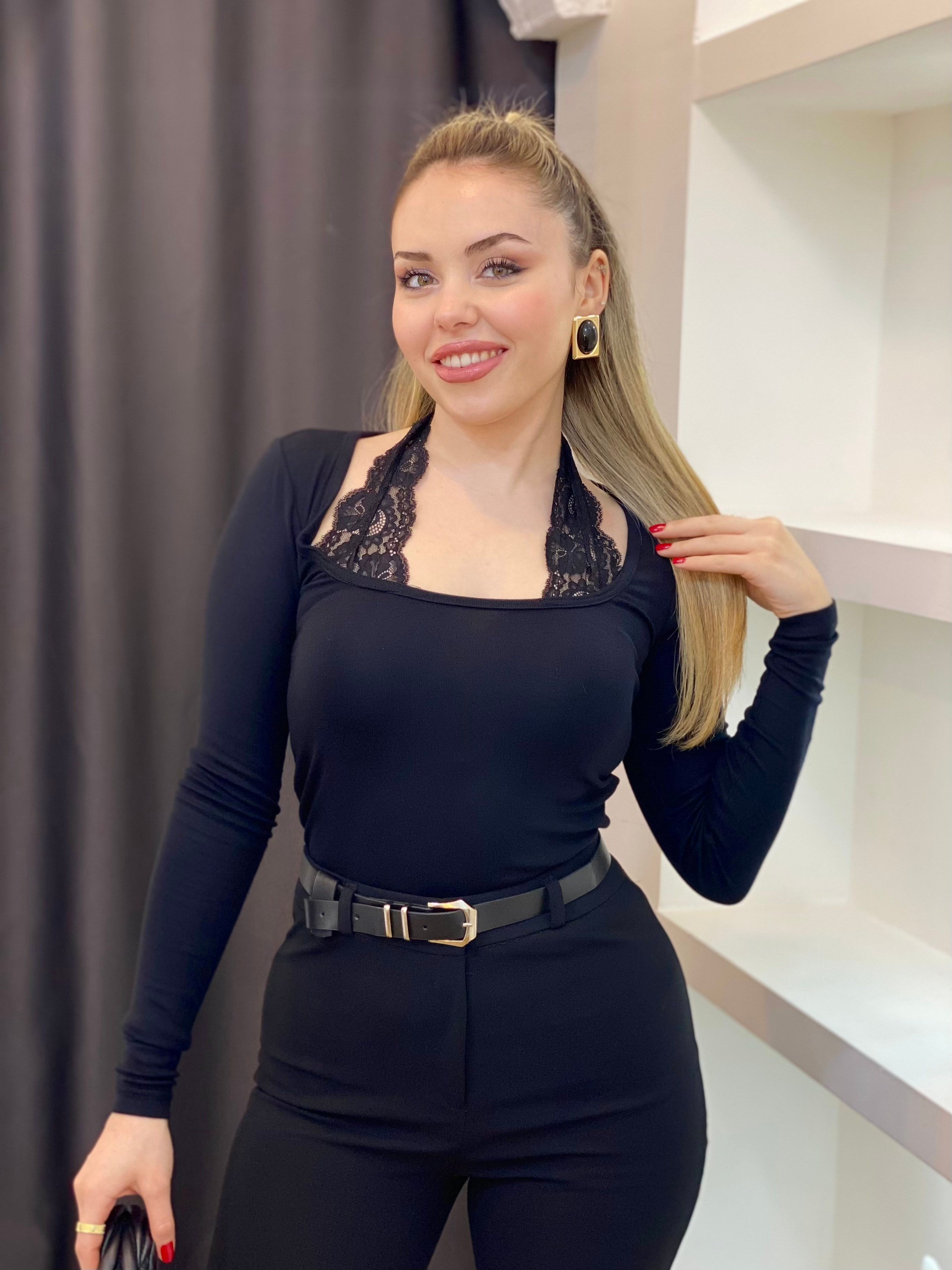 Q Marka Dantel Detaylı Siyah Renk Bluz 