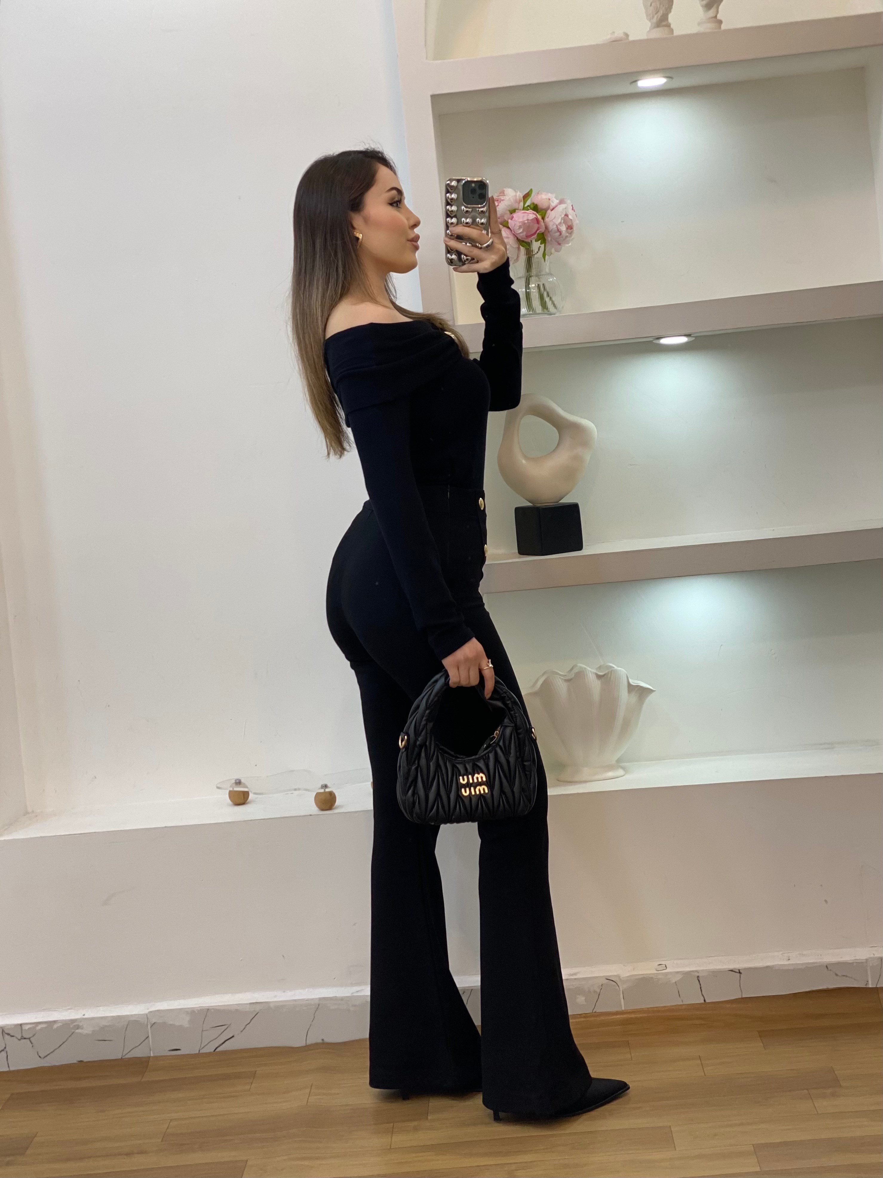 Q Marka Gold Broşlu Siyah Bluz 