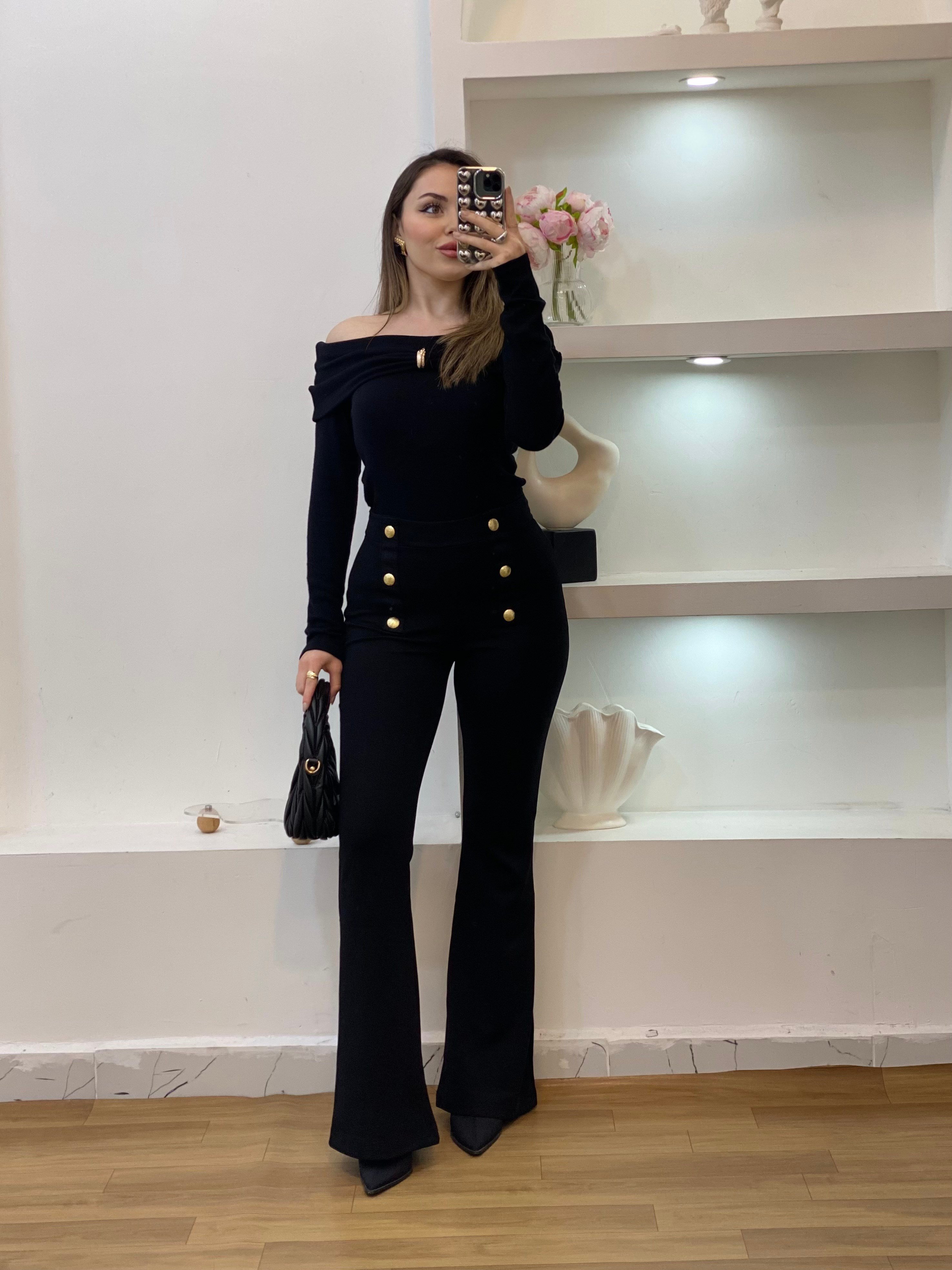 Q Marka Gold Broşlu Siyah Bluz 