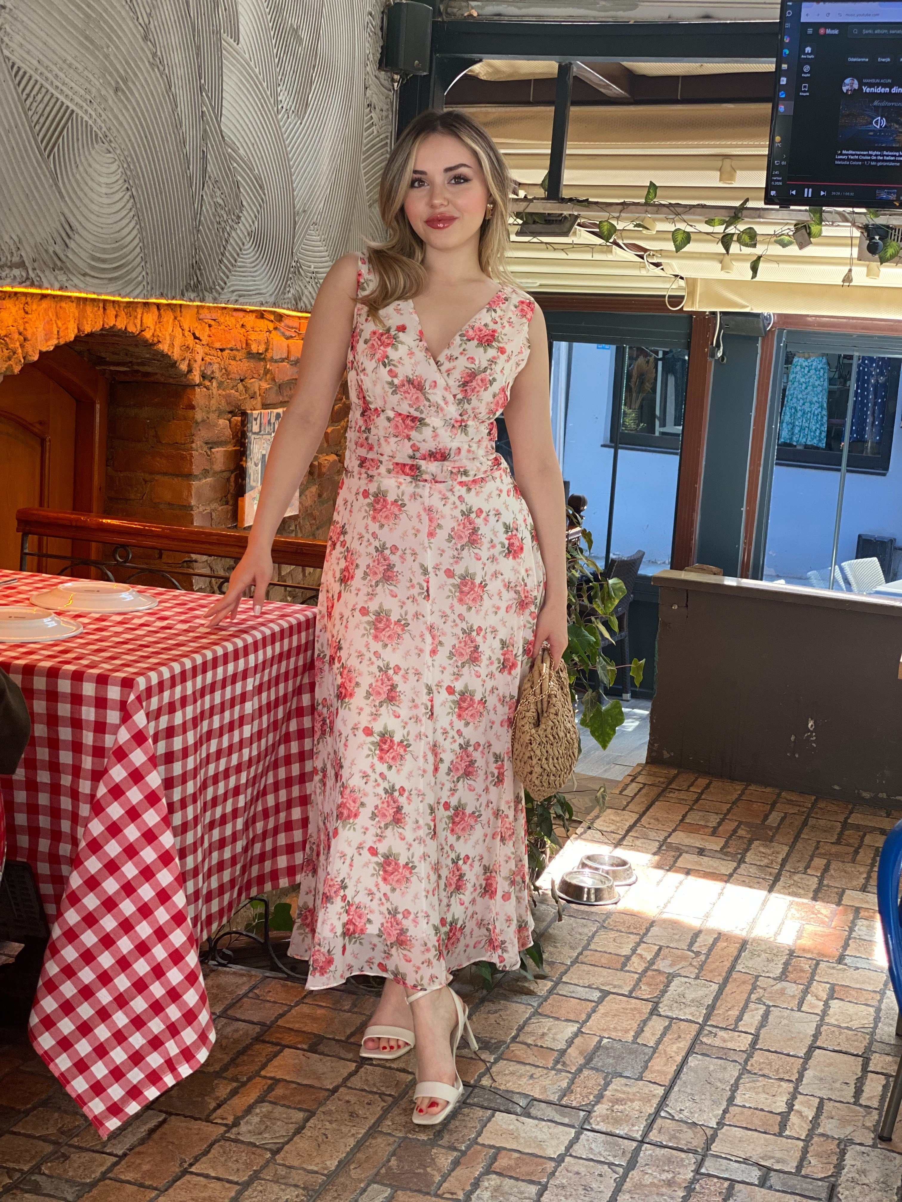 Q Marka Pembe Çiçekli Şifon Elbise