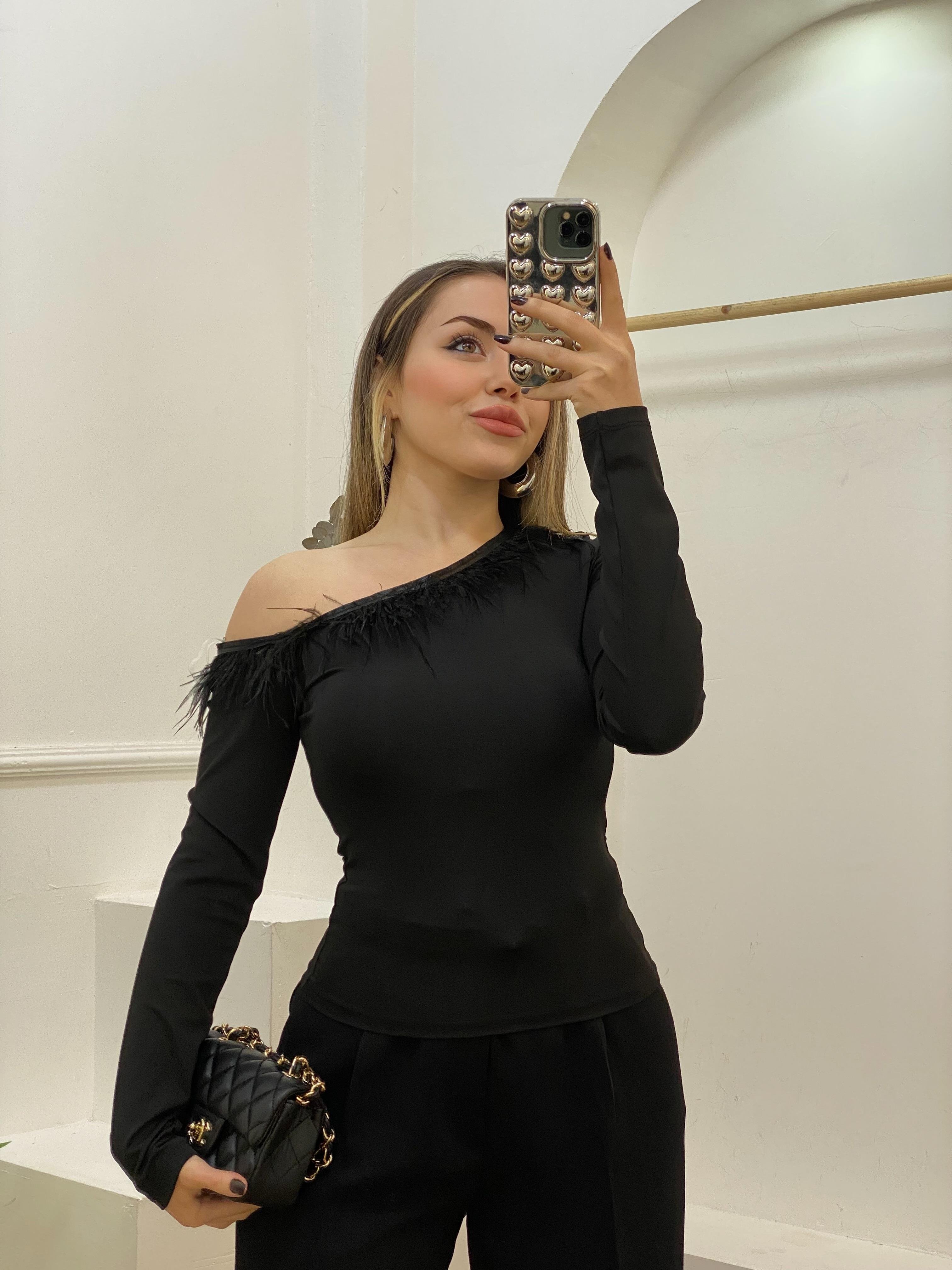 Siyah Asimetrik Yaka  Otrişli Bluz
