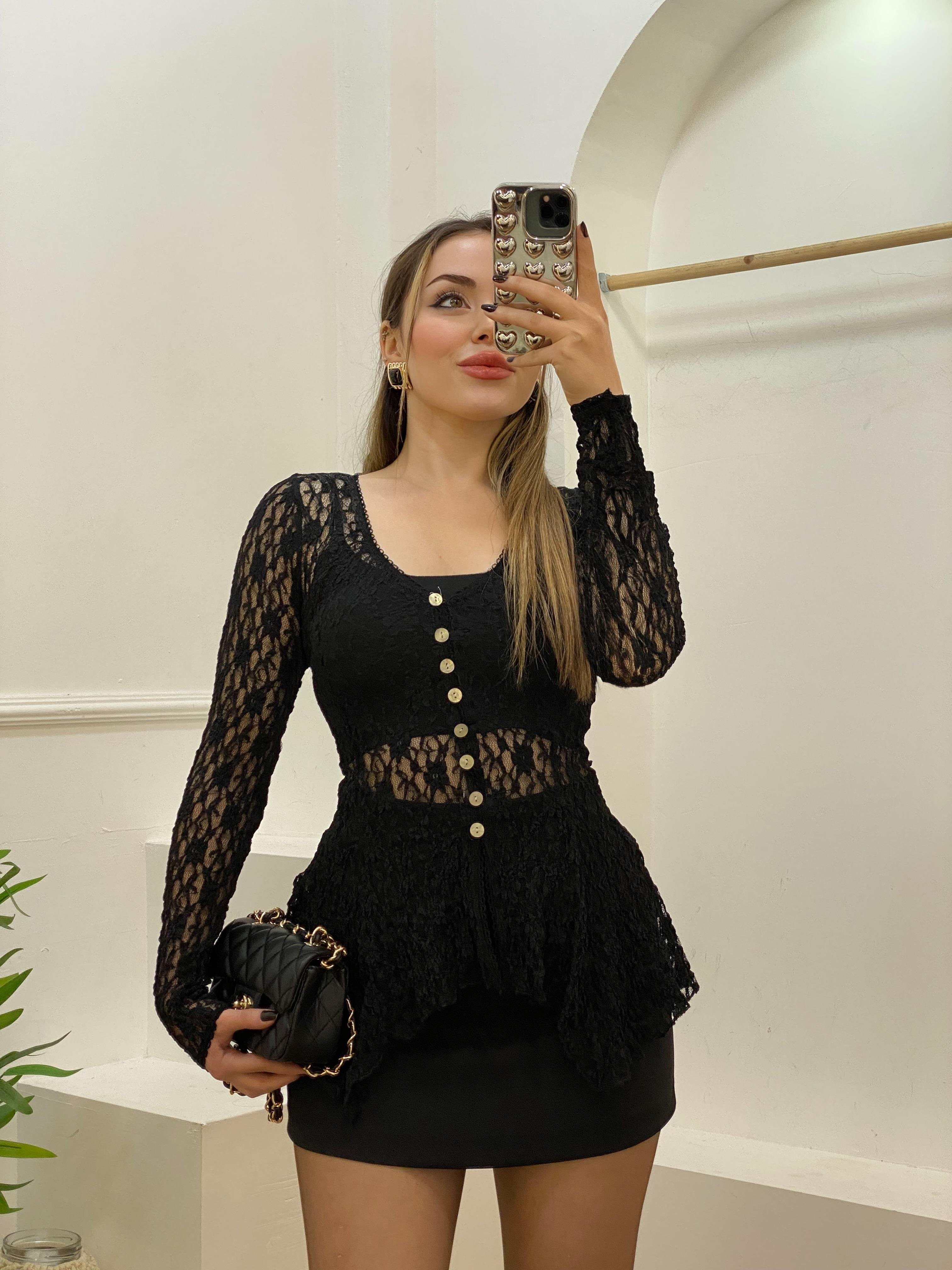 Siyah Bel Oturtmalı Model Volanlı Dantel Bluz