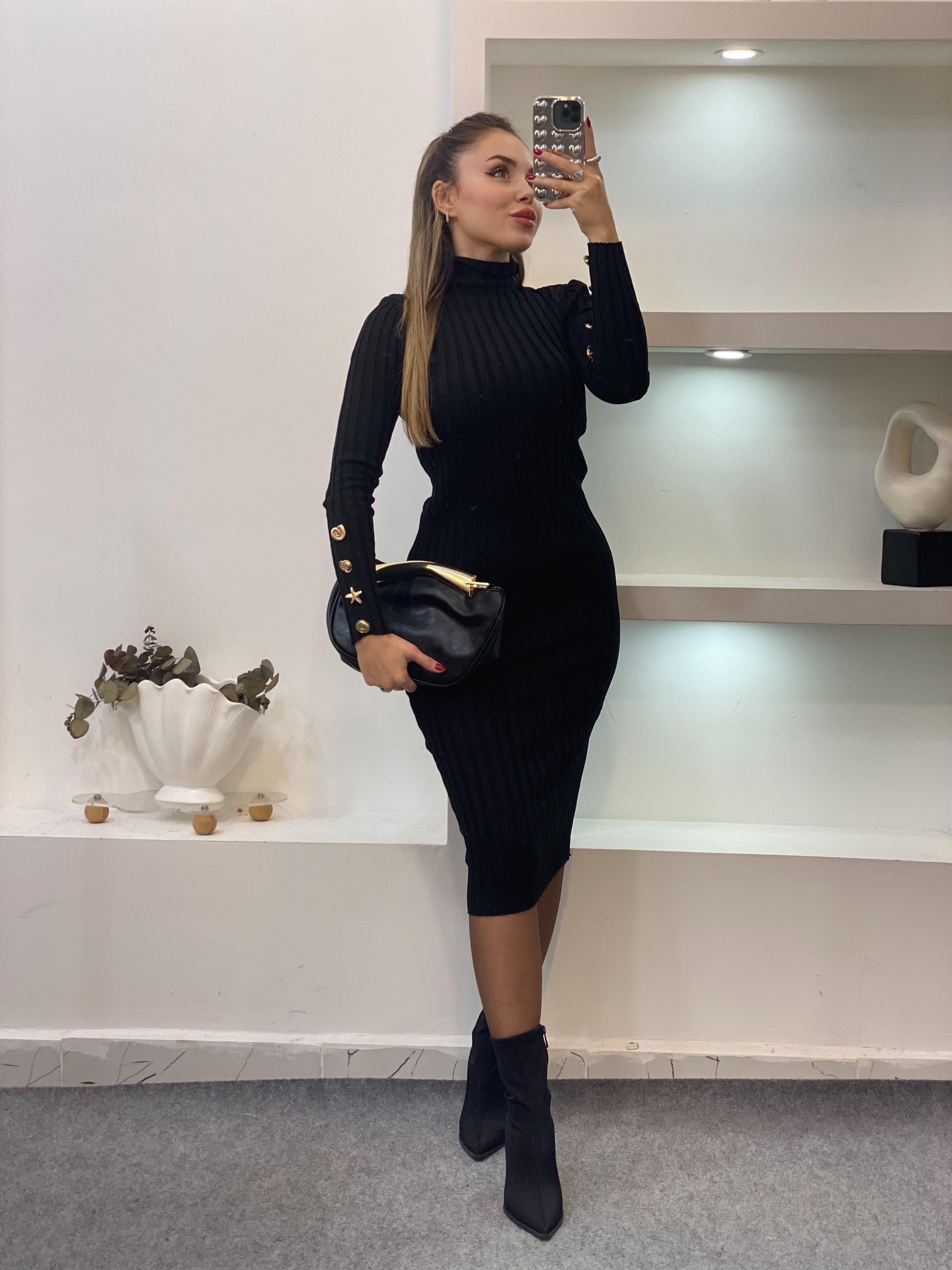 Siyah Boğazlı Bilek Gold Düğmeli Triko Elbise