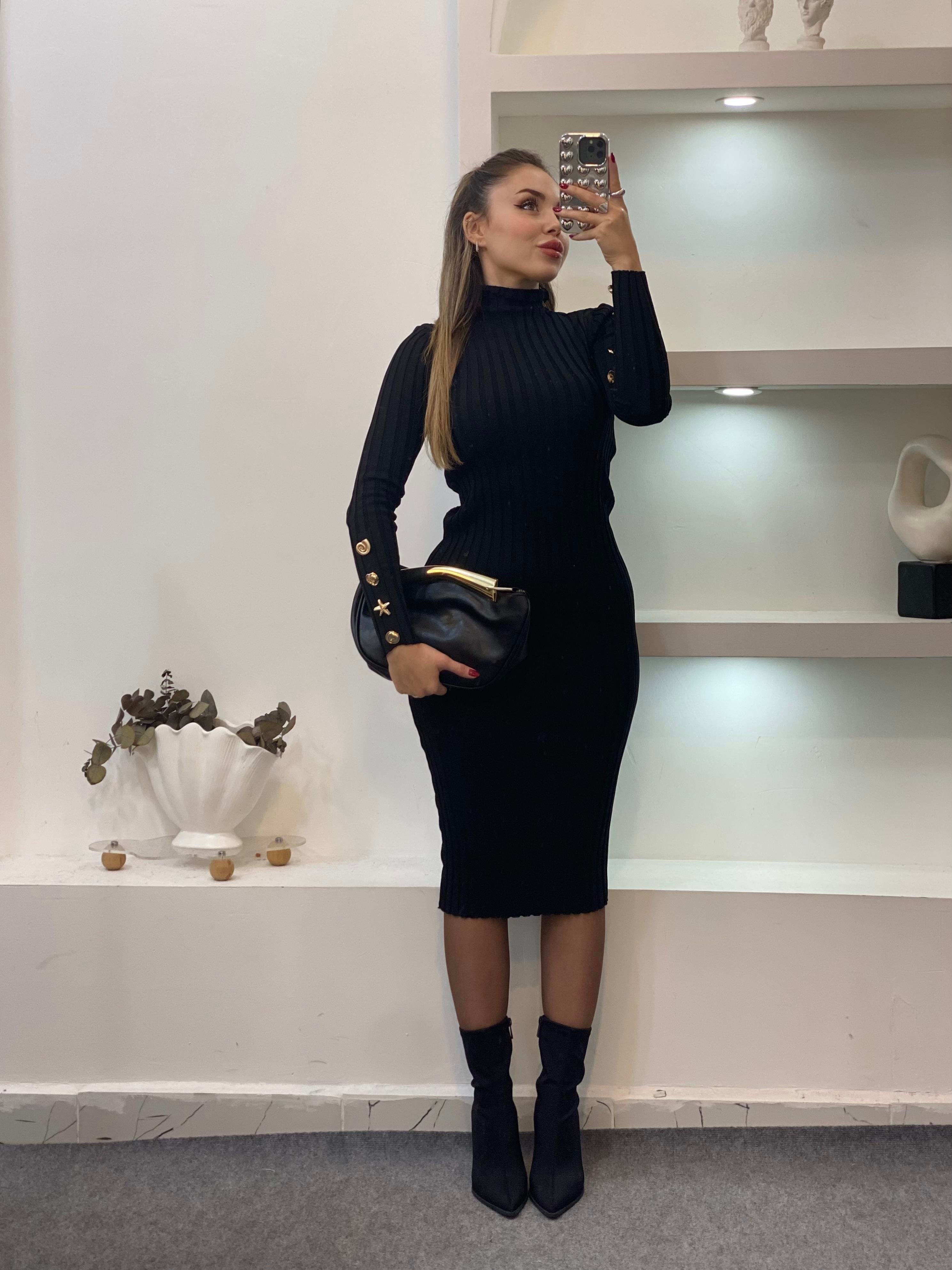 Siyah Boğazlı Bilek Gold Düğmeli Triko Elbise