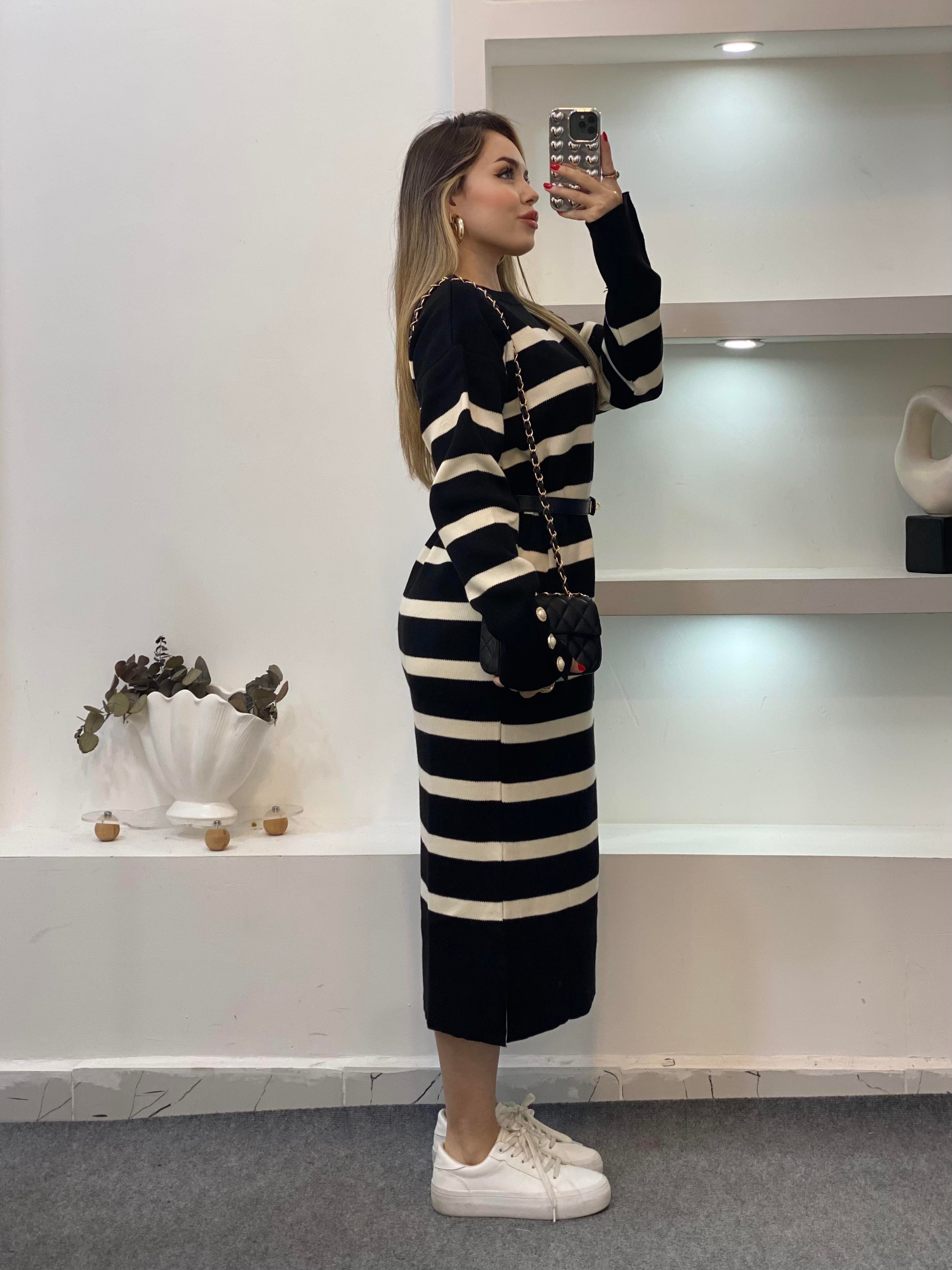 Siyah Çizgili Bilek Düğmeli Triko Elbise