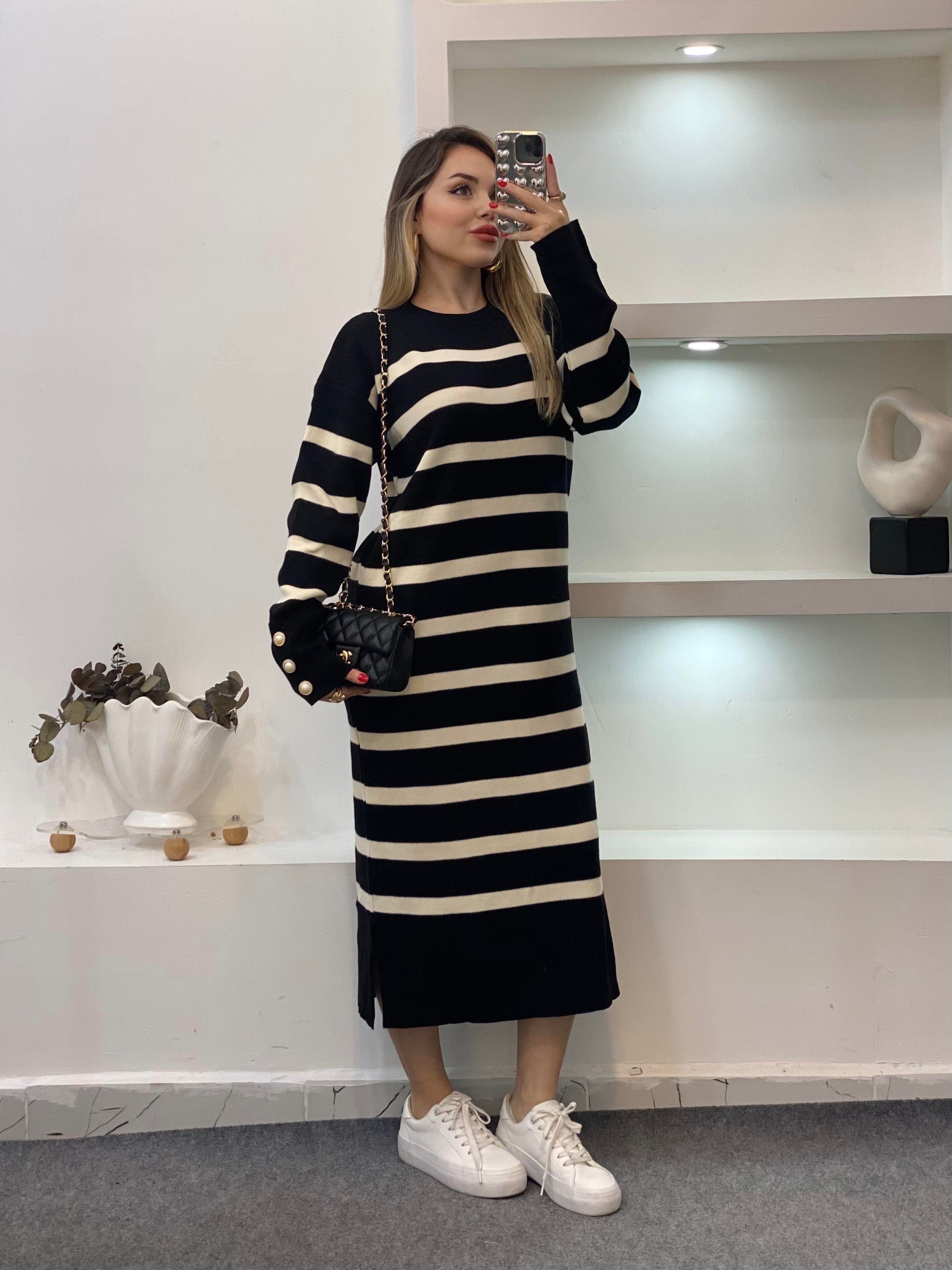 Siyah Çizgili Bilek Düğmeli Triko Elbise