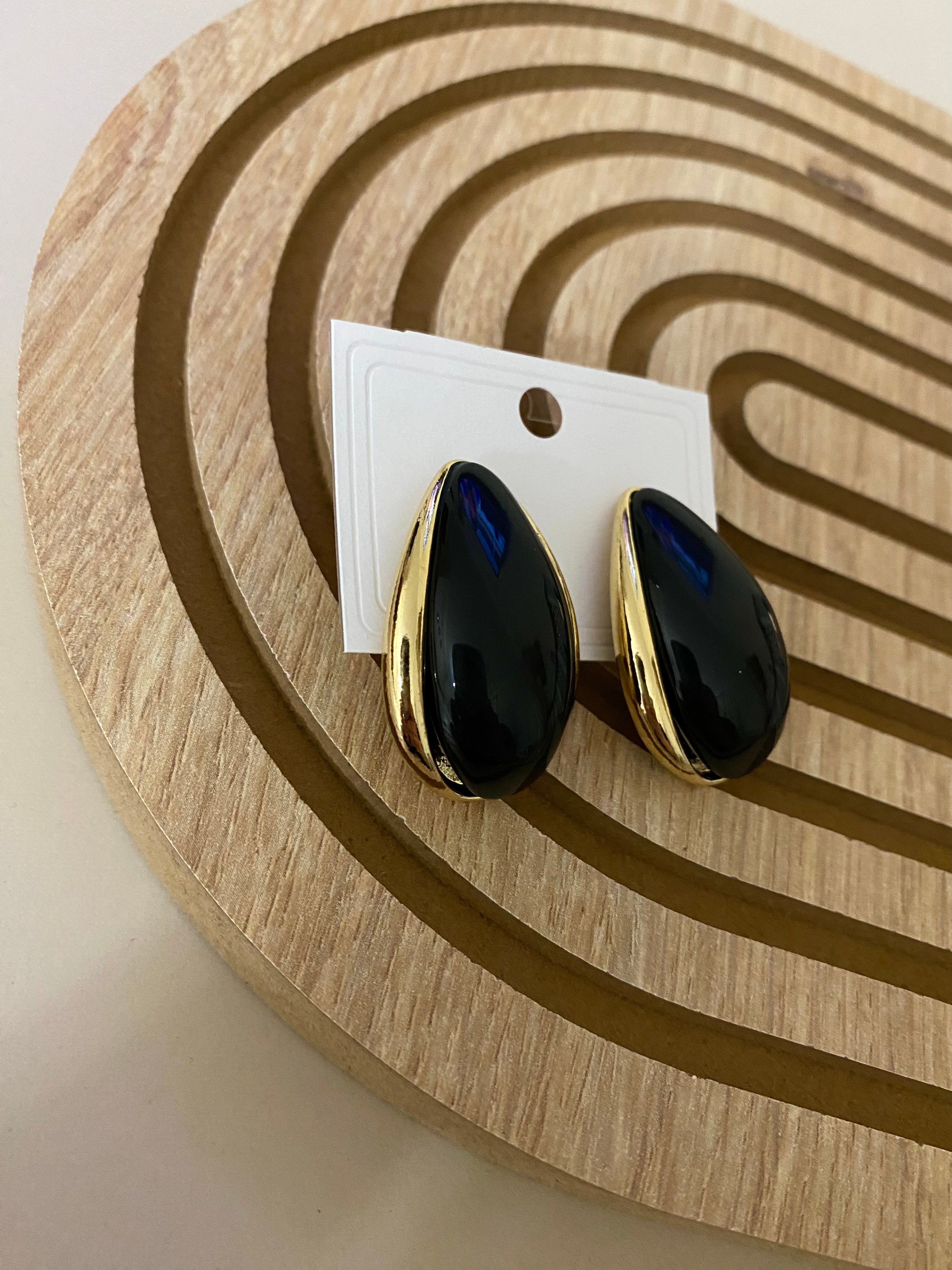 Siyah Damla Model Taşlı Gold Çerçeveli Küpe 