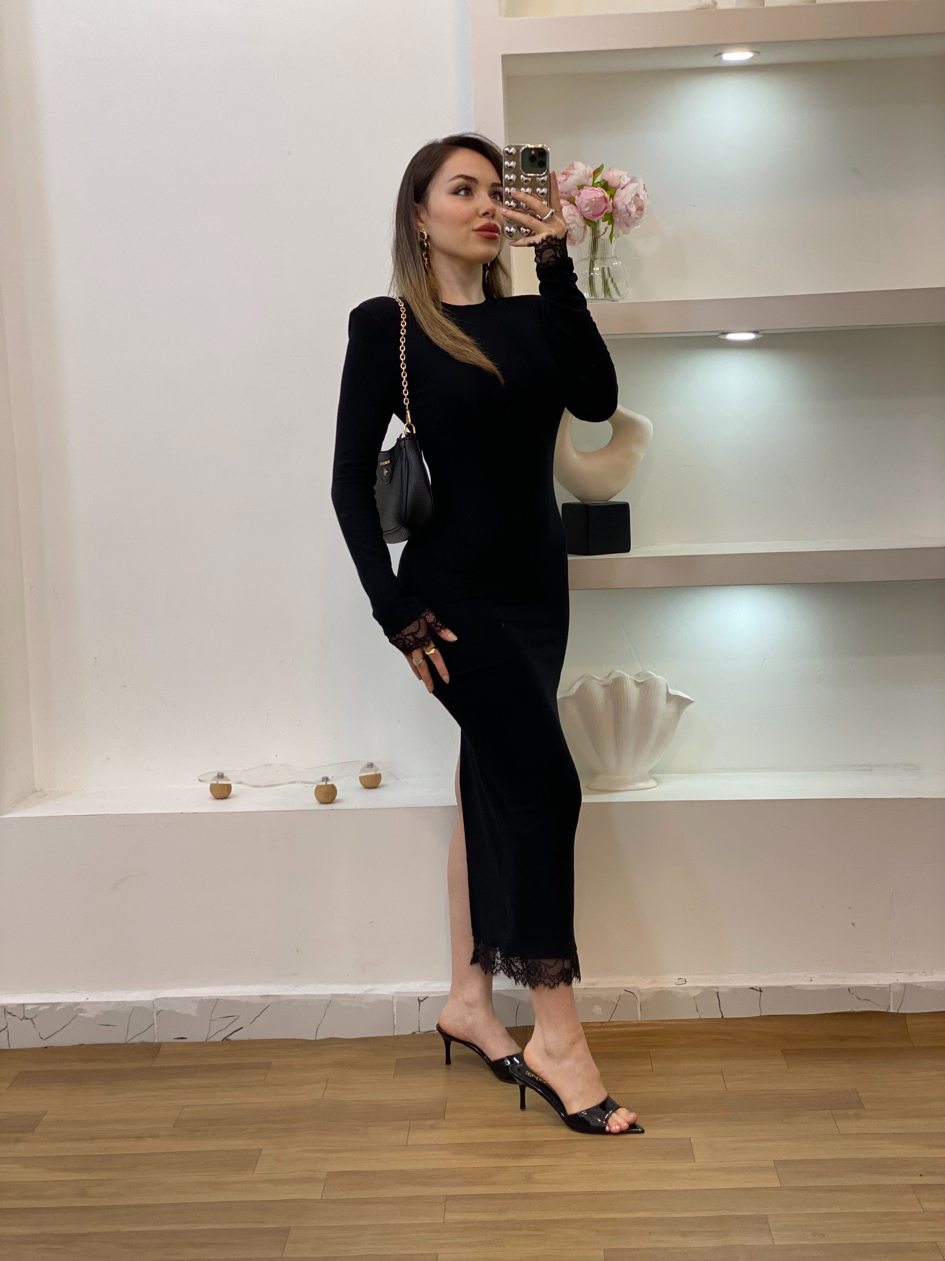 Siyah Dantel Detaylı Elbise