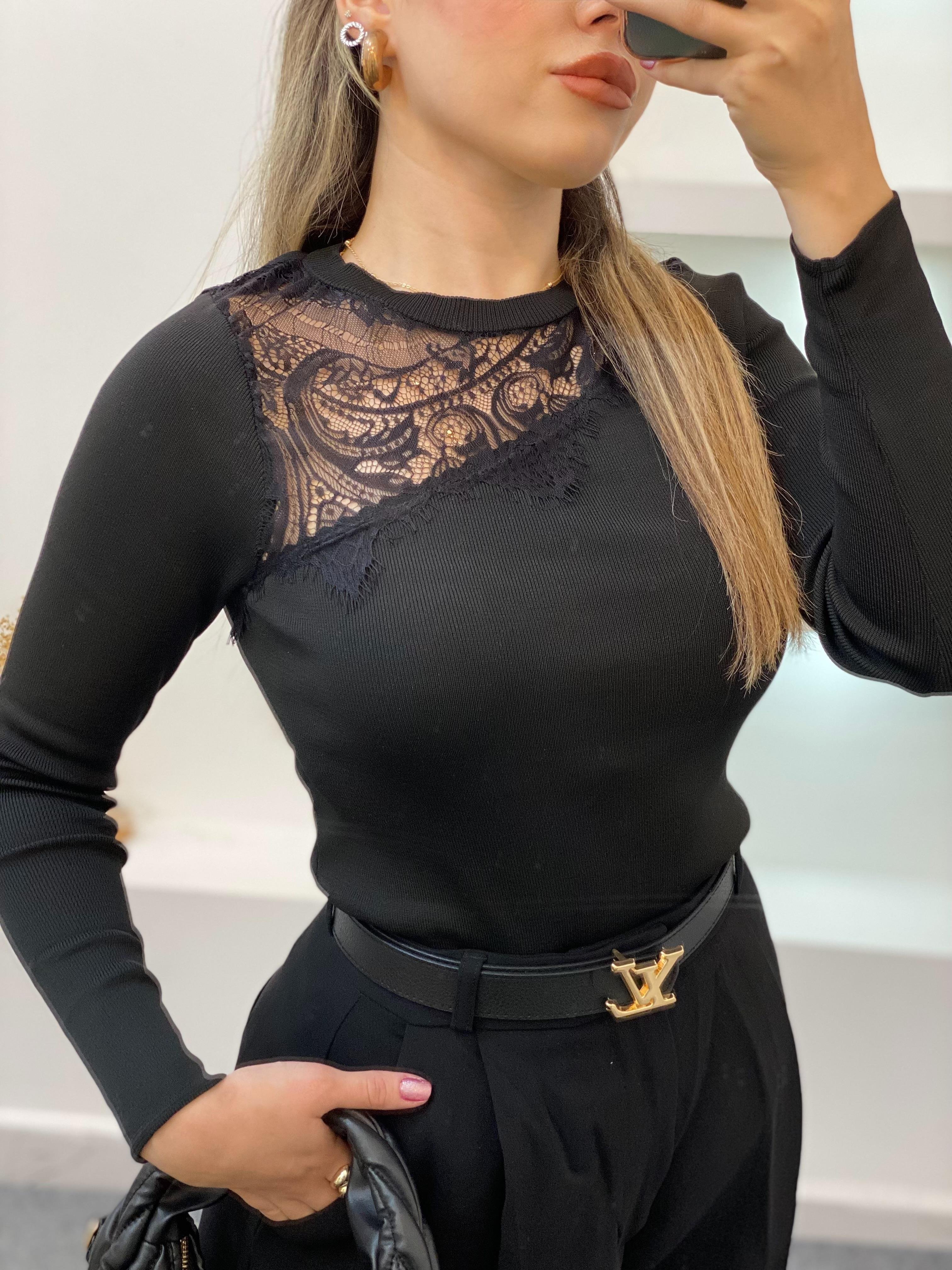 Siyah Dantel Detaylı Triko Bluz