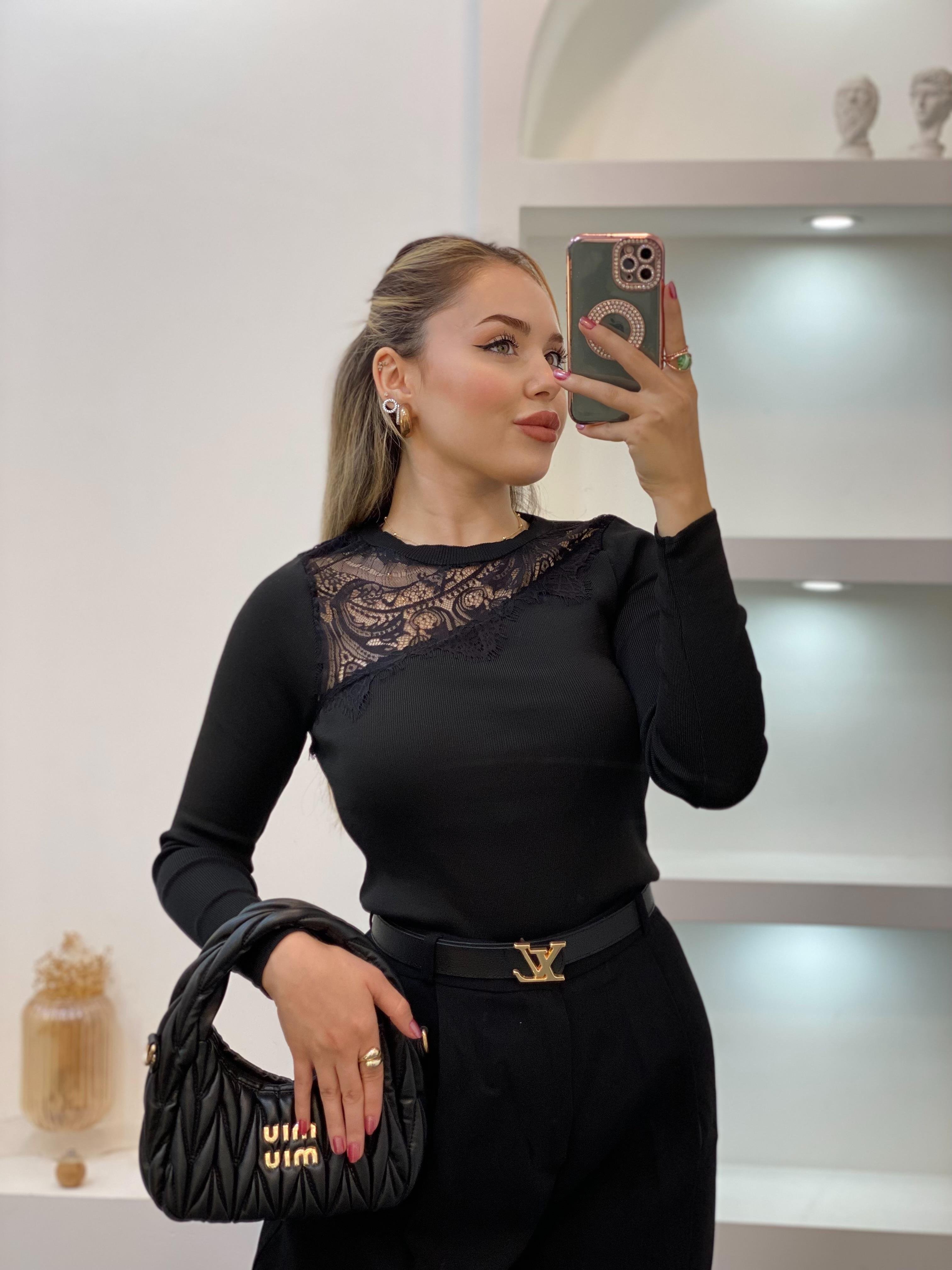 Siyah Dantel Detaylı Triko Bluz