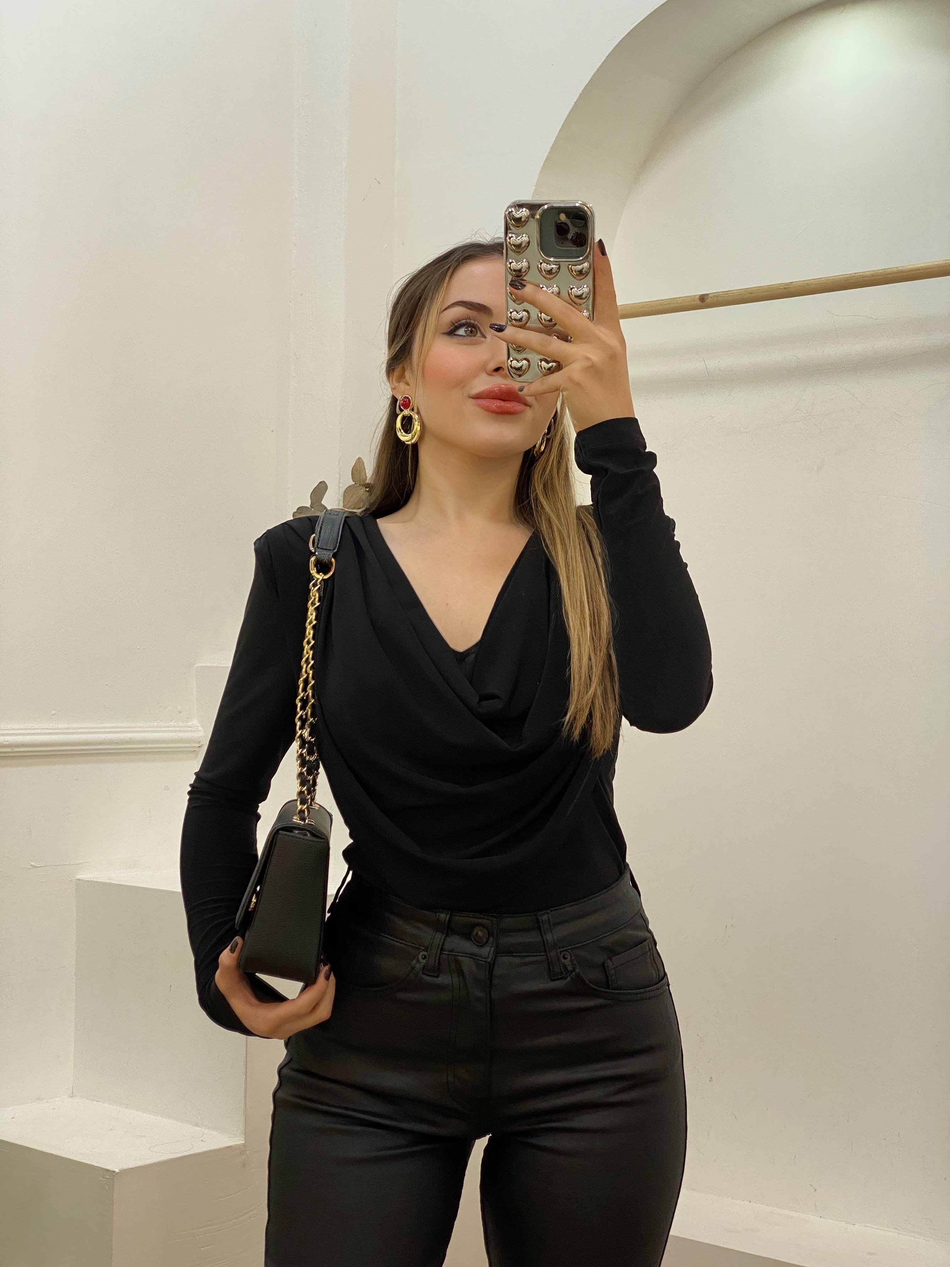Siyah Degaje Yaka Bluz