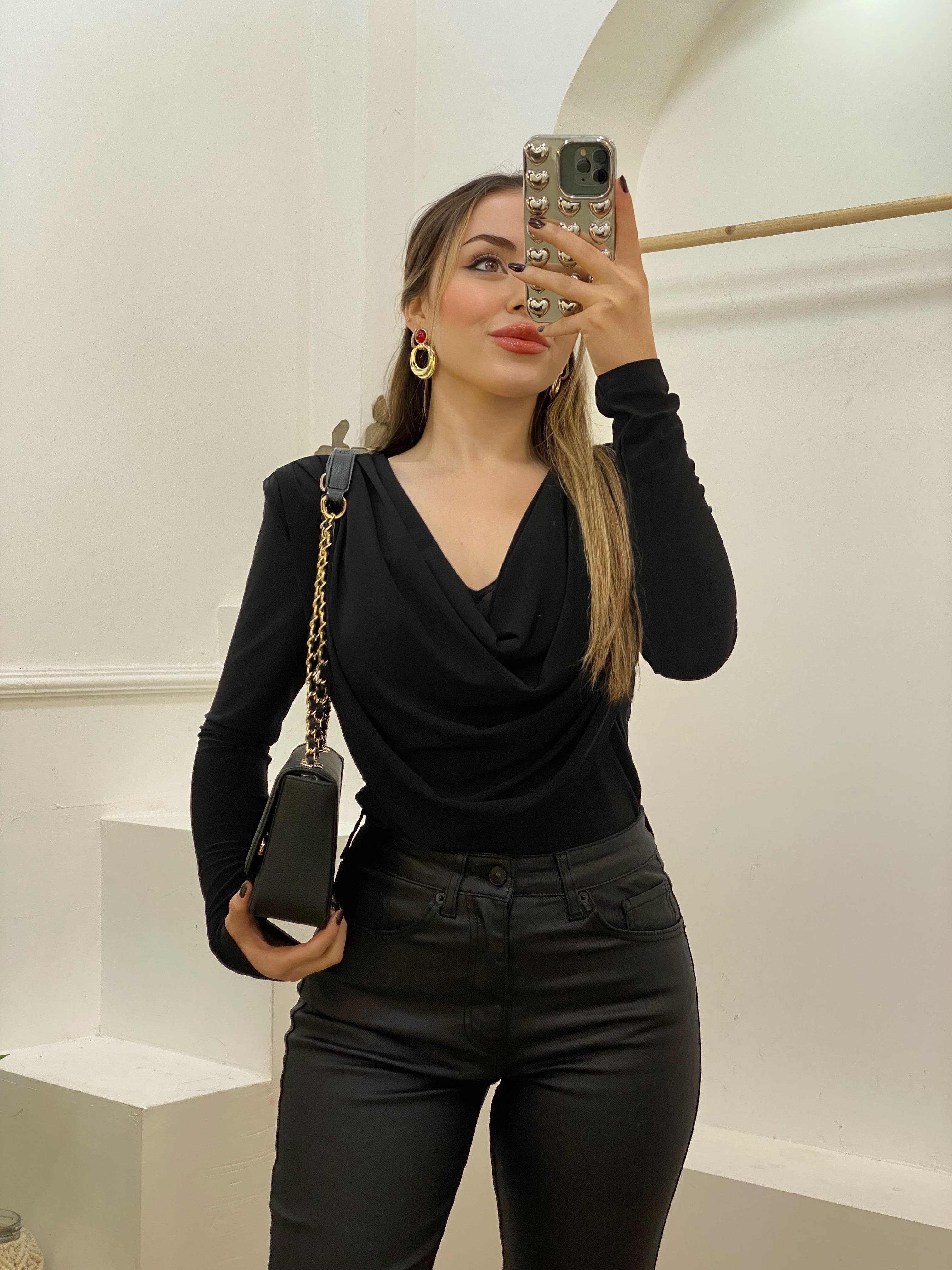 Siyah Degaje Yaka Bluz