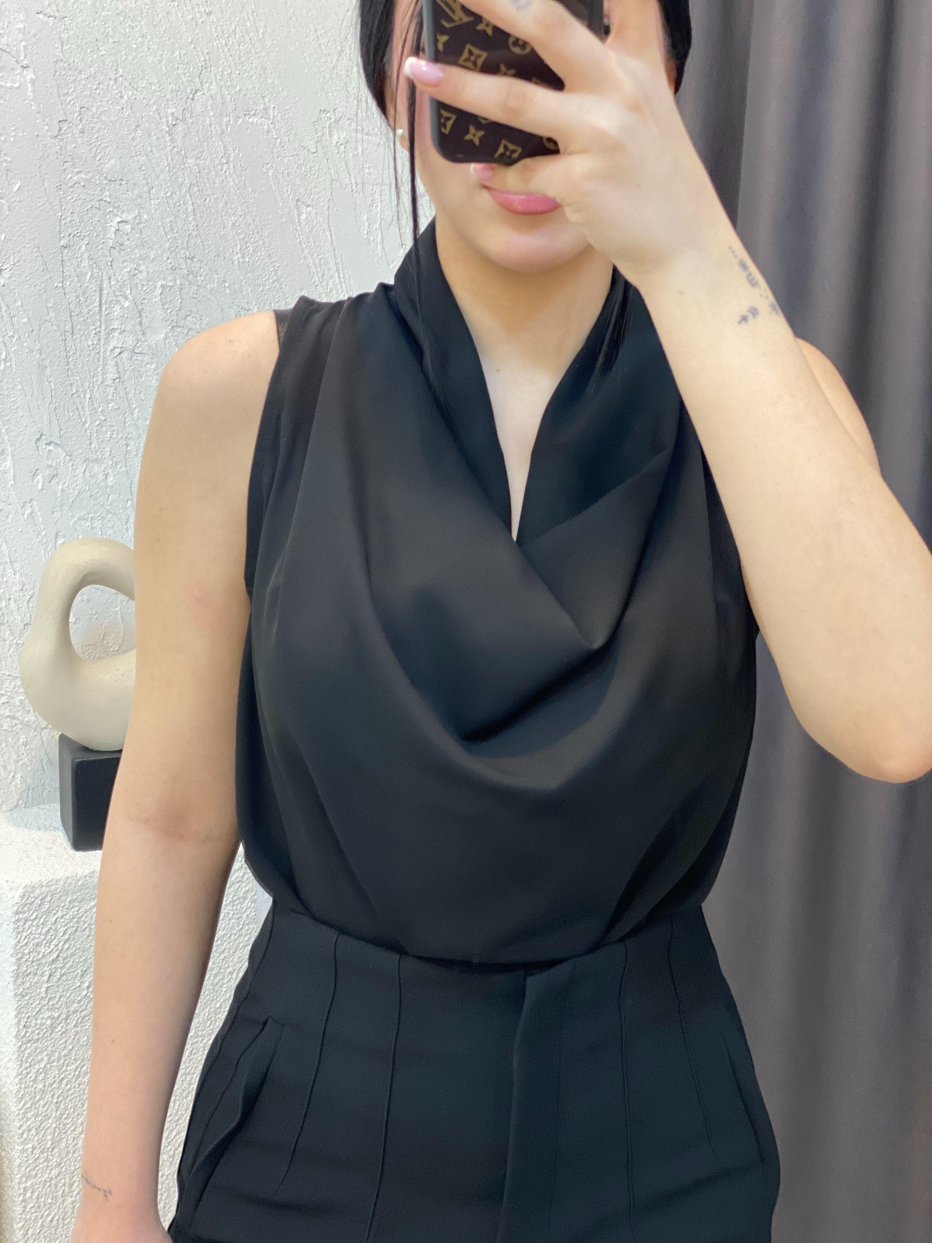 Siyah Degaje Yaka Dökümlü Bluz
