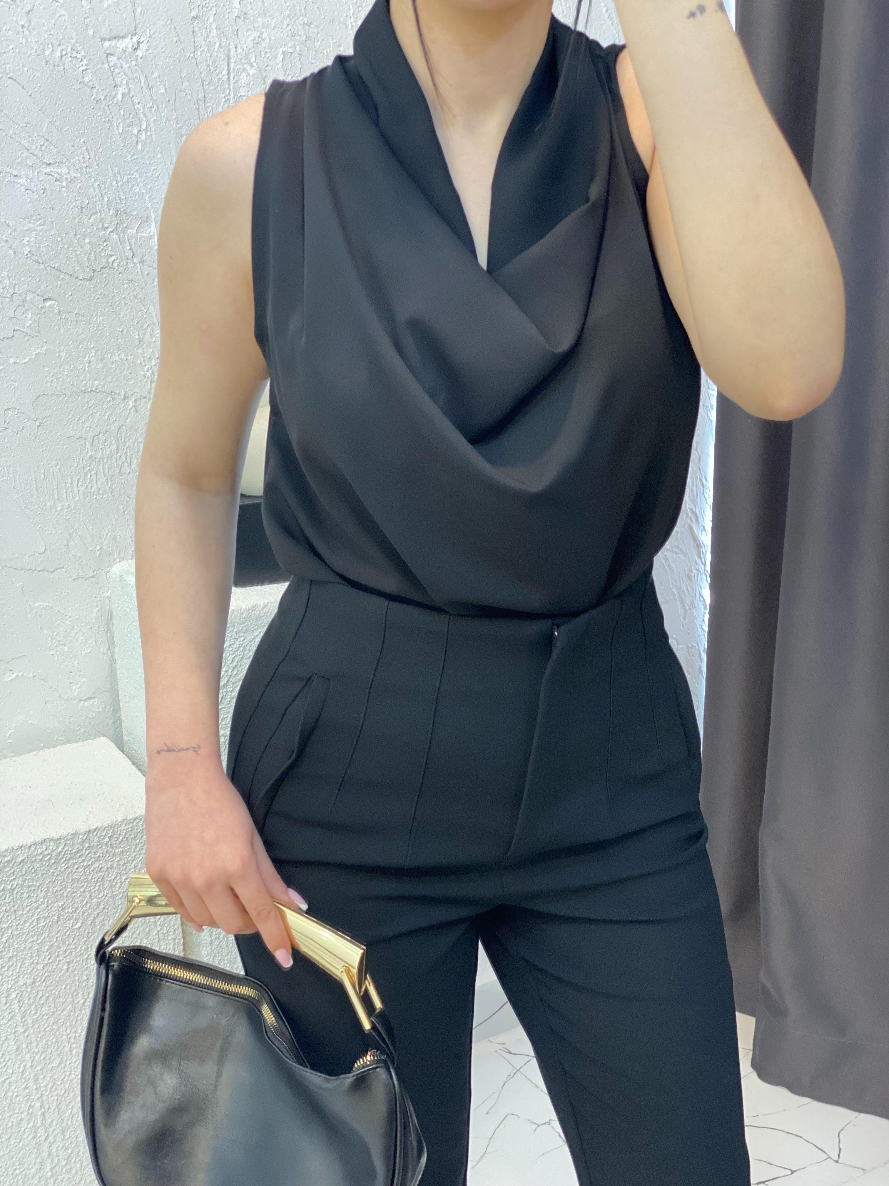 Siyah Degaje Yaka Dökümlü Bluz