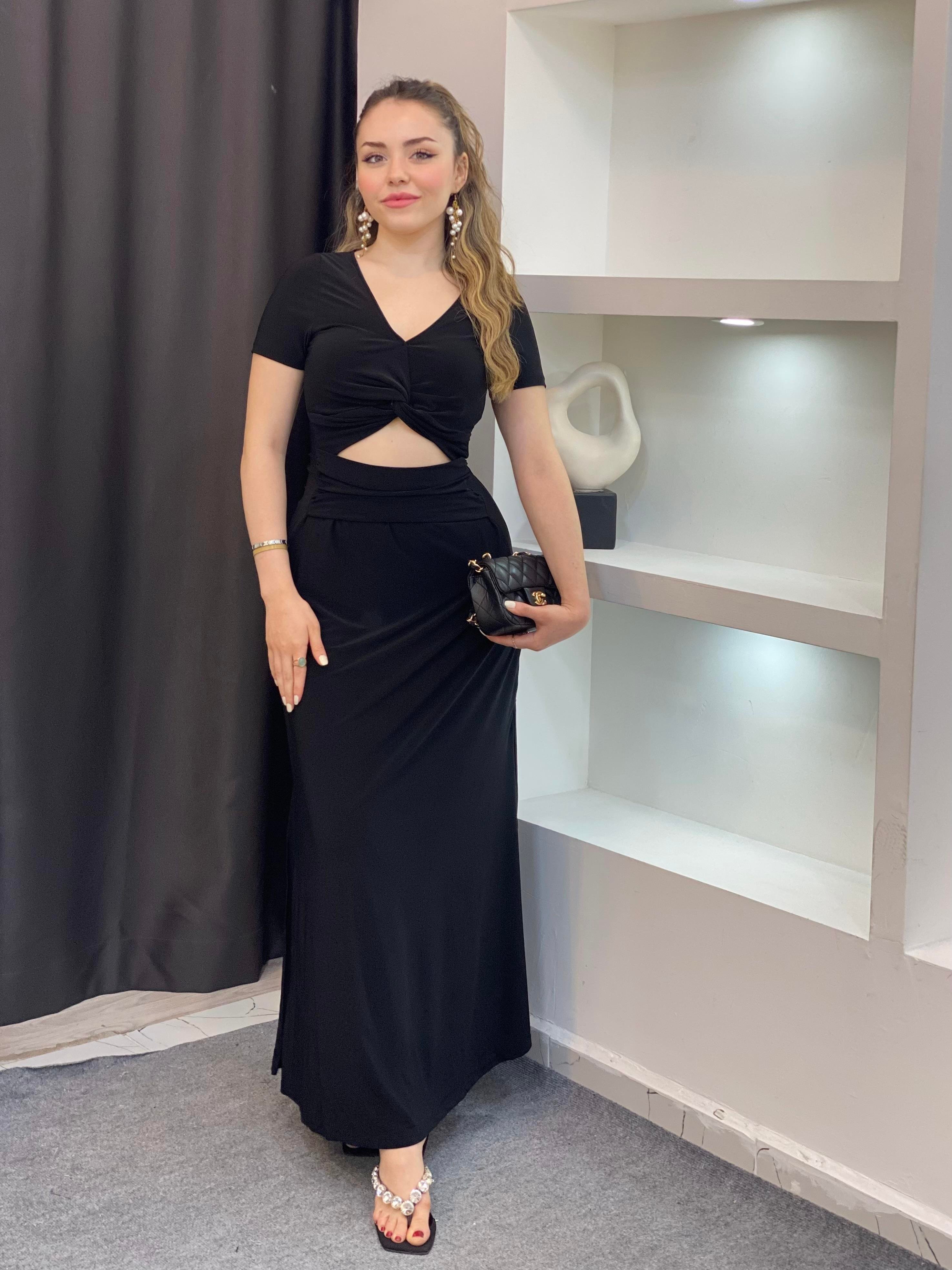 Siyah Dekolteli Likralı Model Sandy Elbise