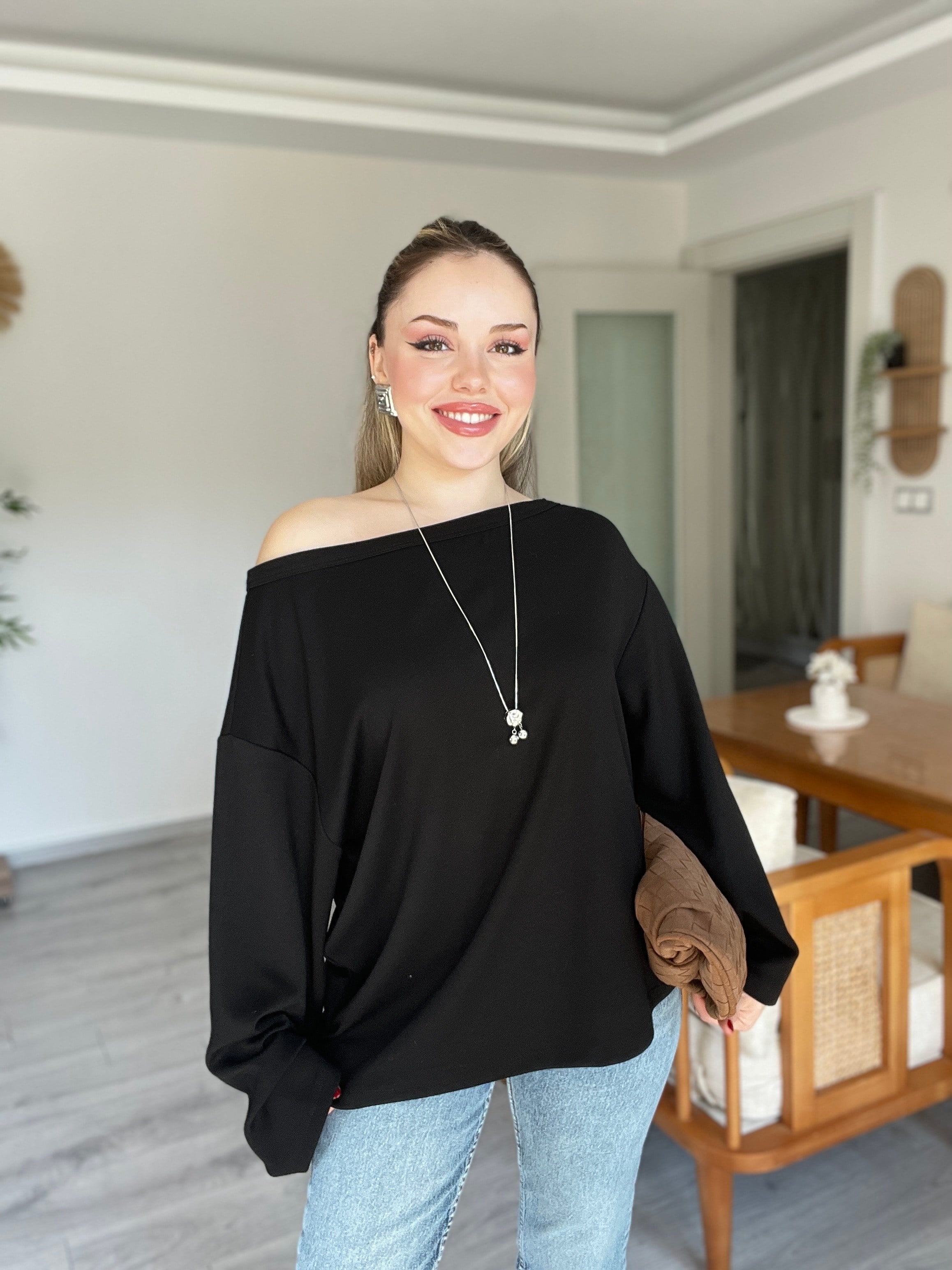 Siyah Düşük Omuz Oversize Modal Bluz