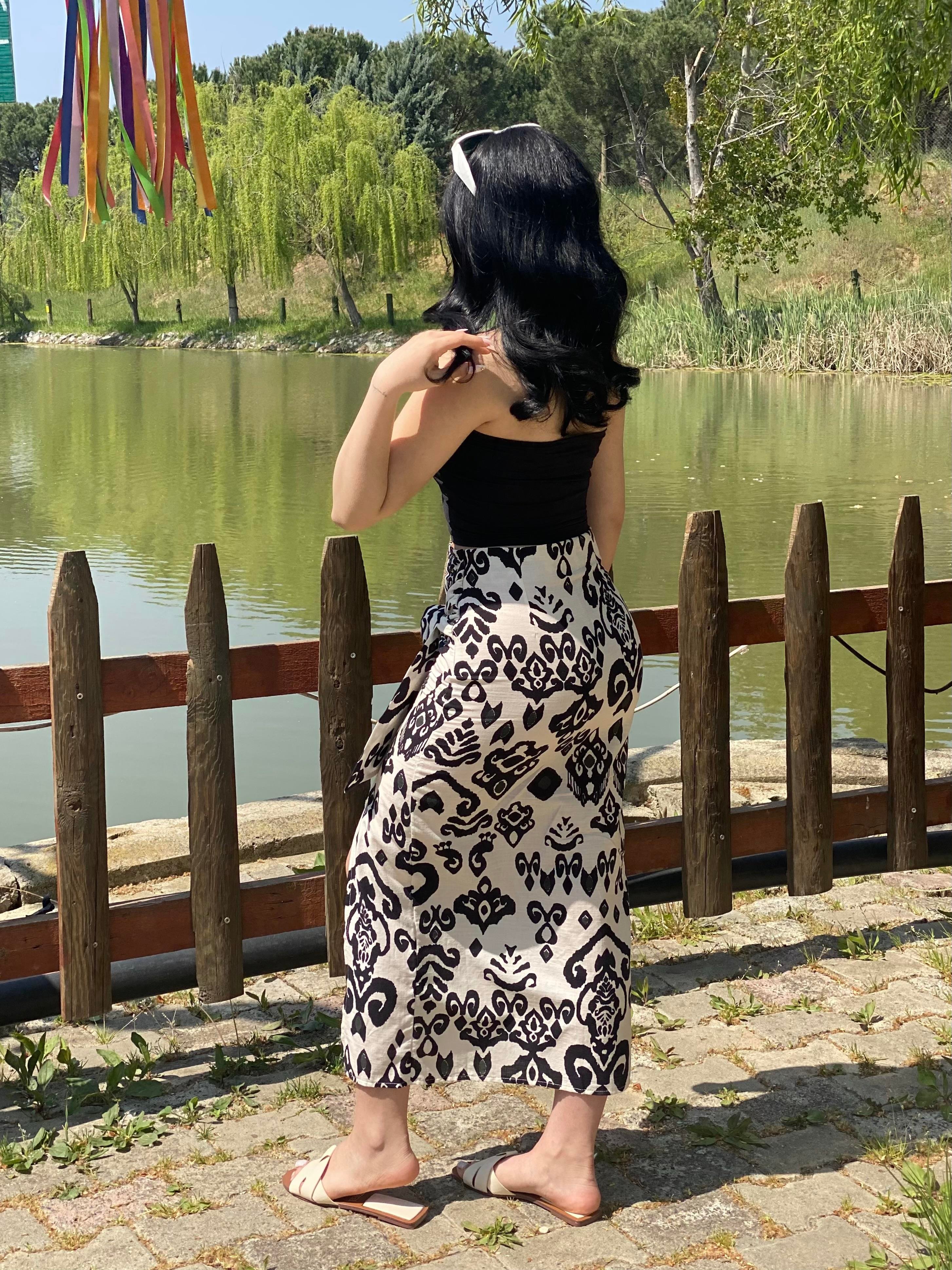 Siyah Etnik Desen Baglamalı Model Keten Etek