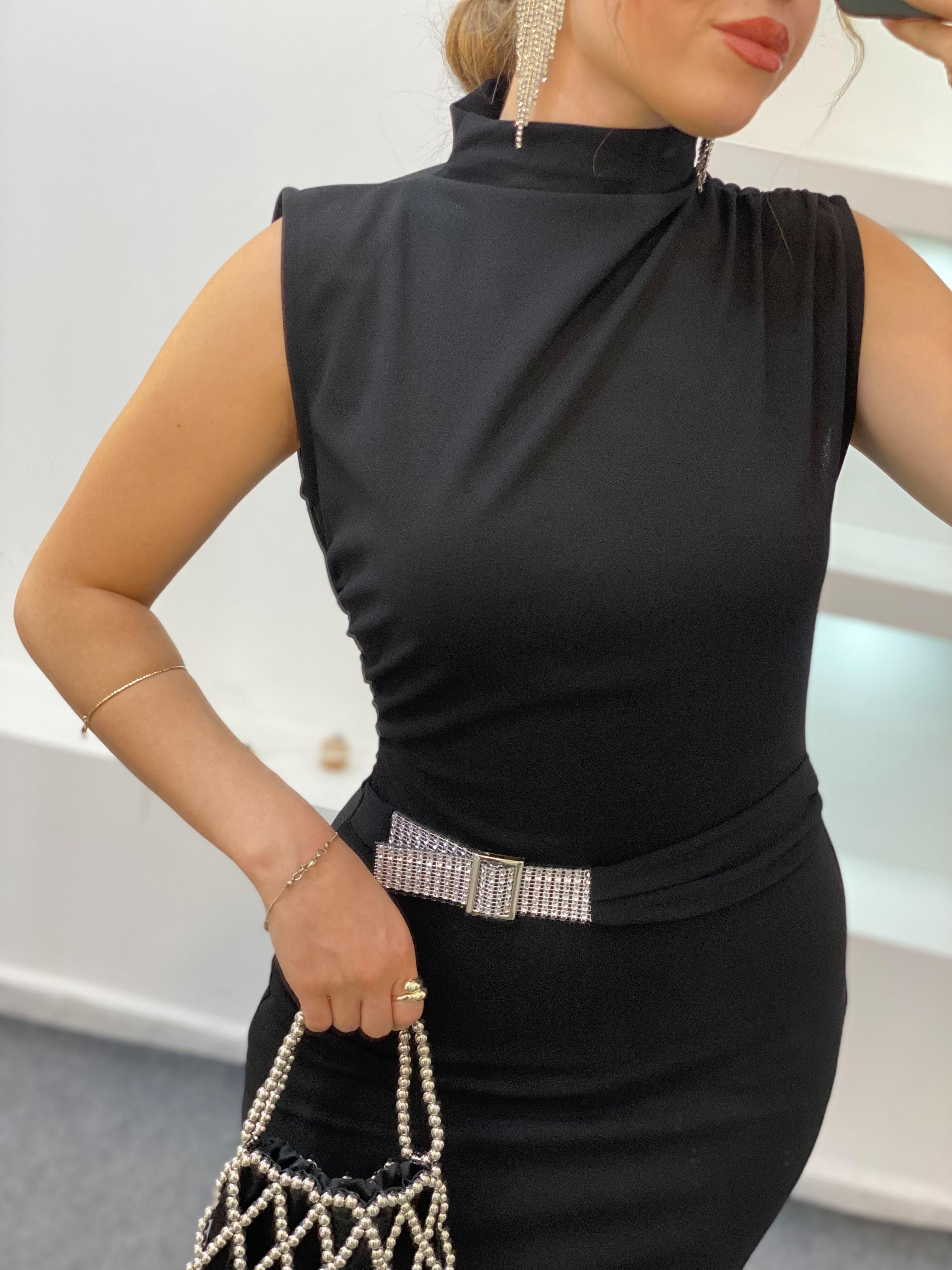 Siyah Fit Gösteren Premium Kalite Taş Detaylı Elbise