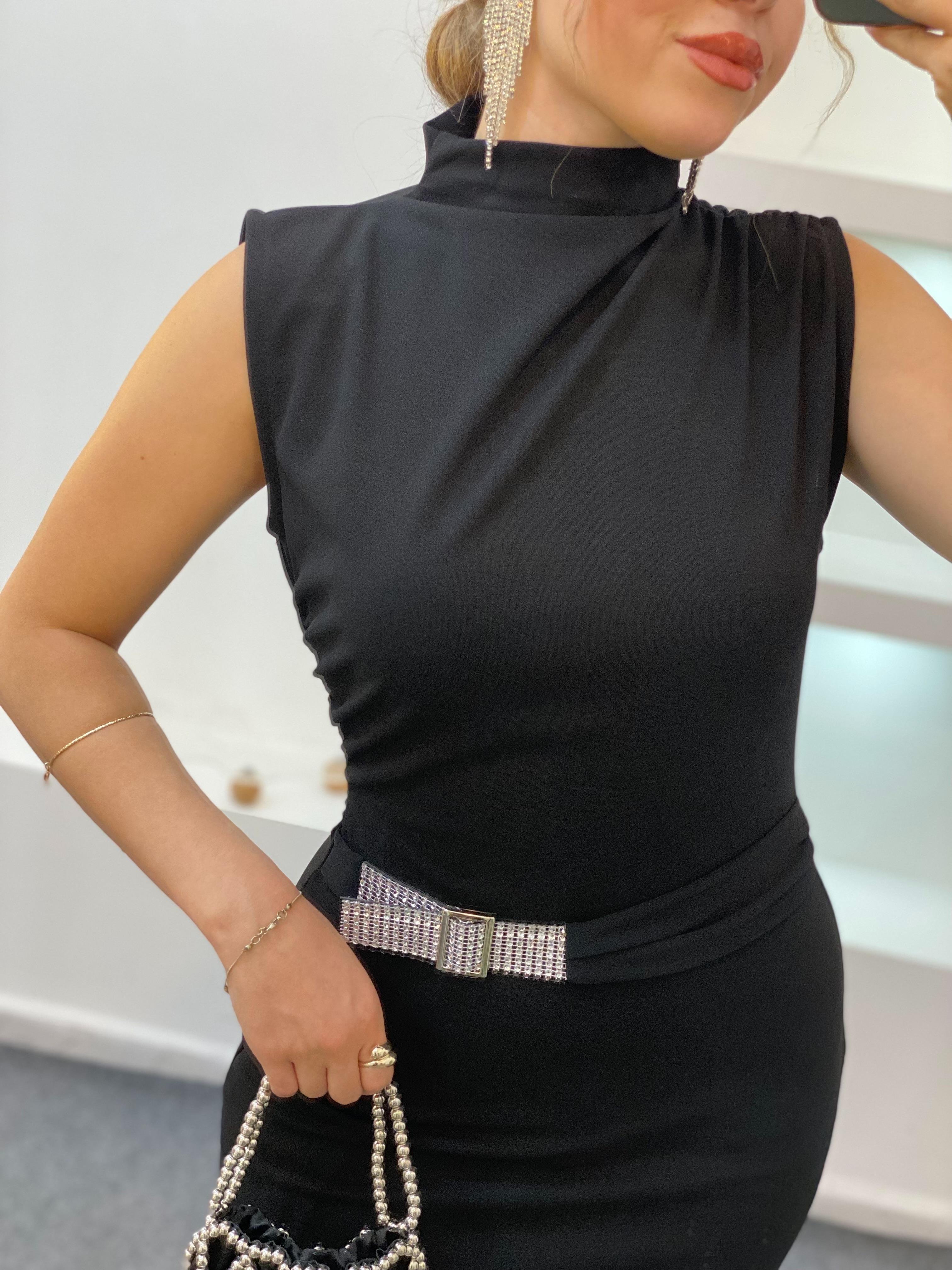 Siyah Fit Gösteren Premium Kalite Taş Detaylı Elbise