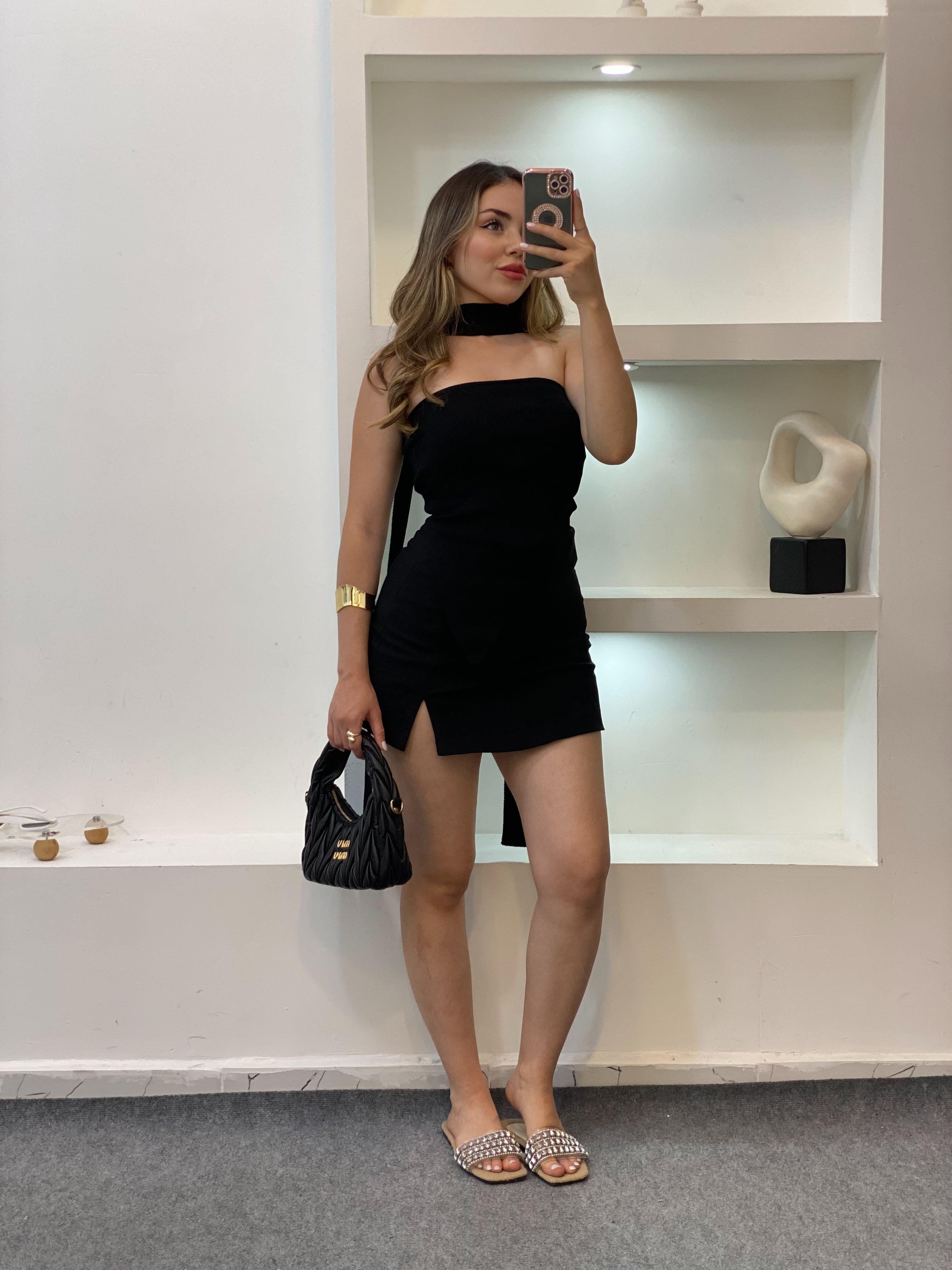 Siyah Fularlı Triko Bluz