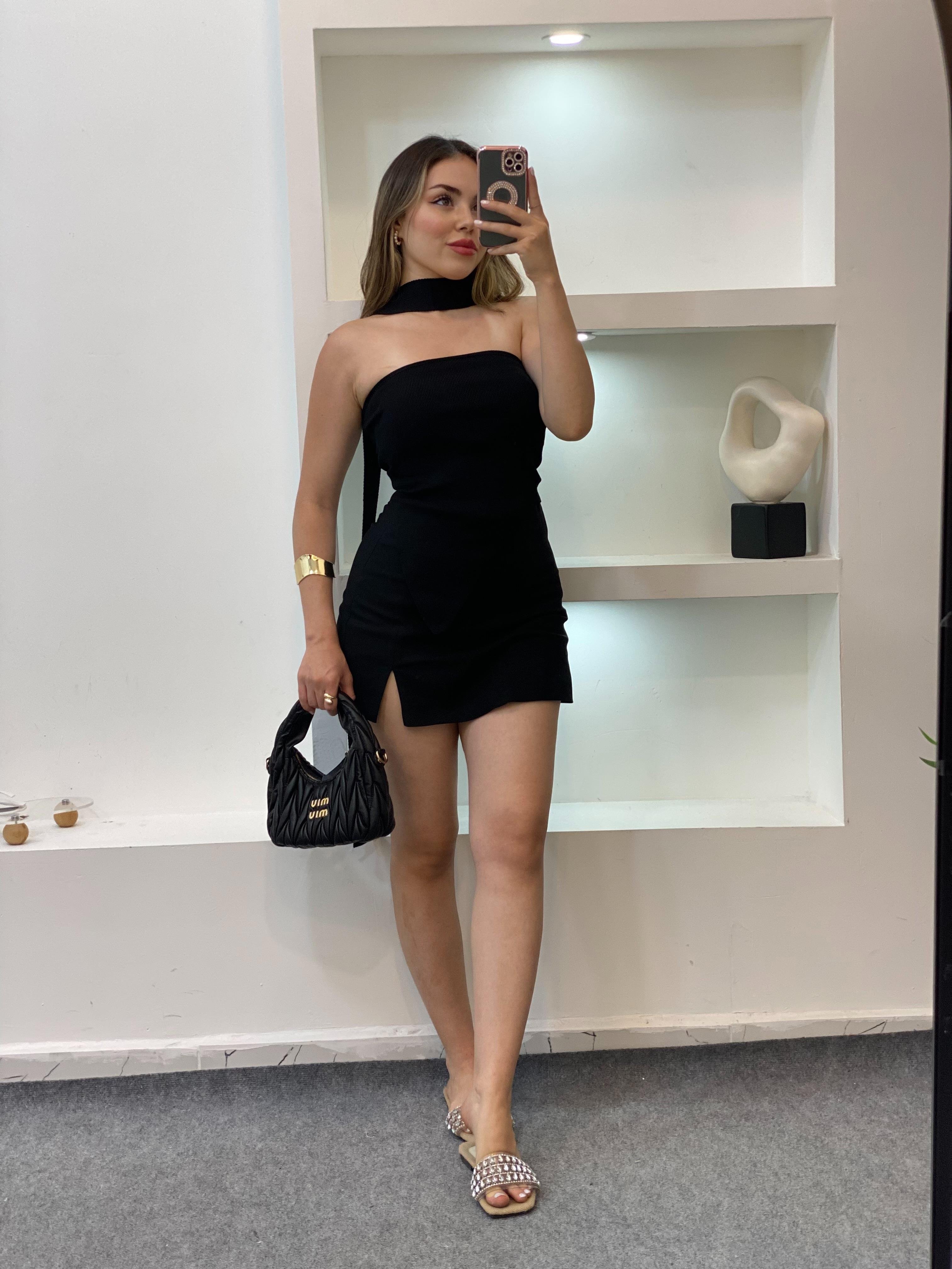 Siyah Fularlı Triko Bluz