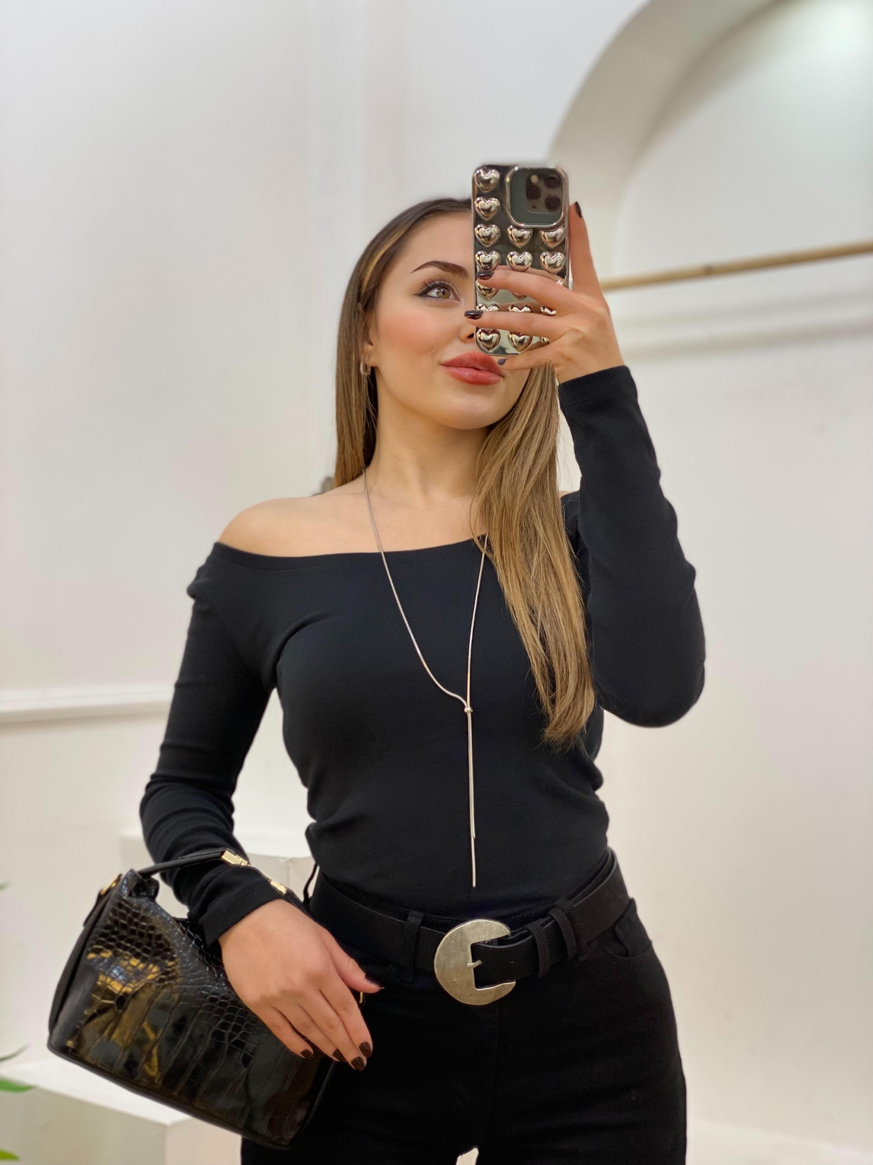 Siyah Geniş Yaka Basic  Bluz