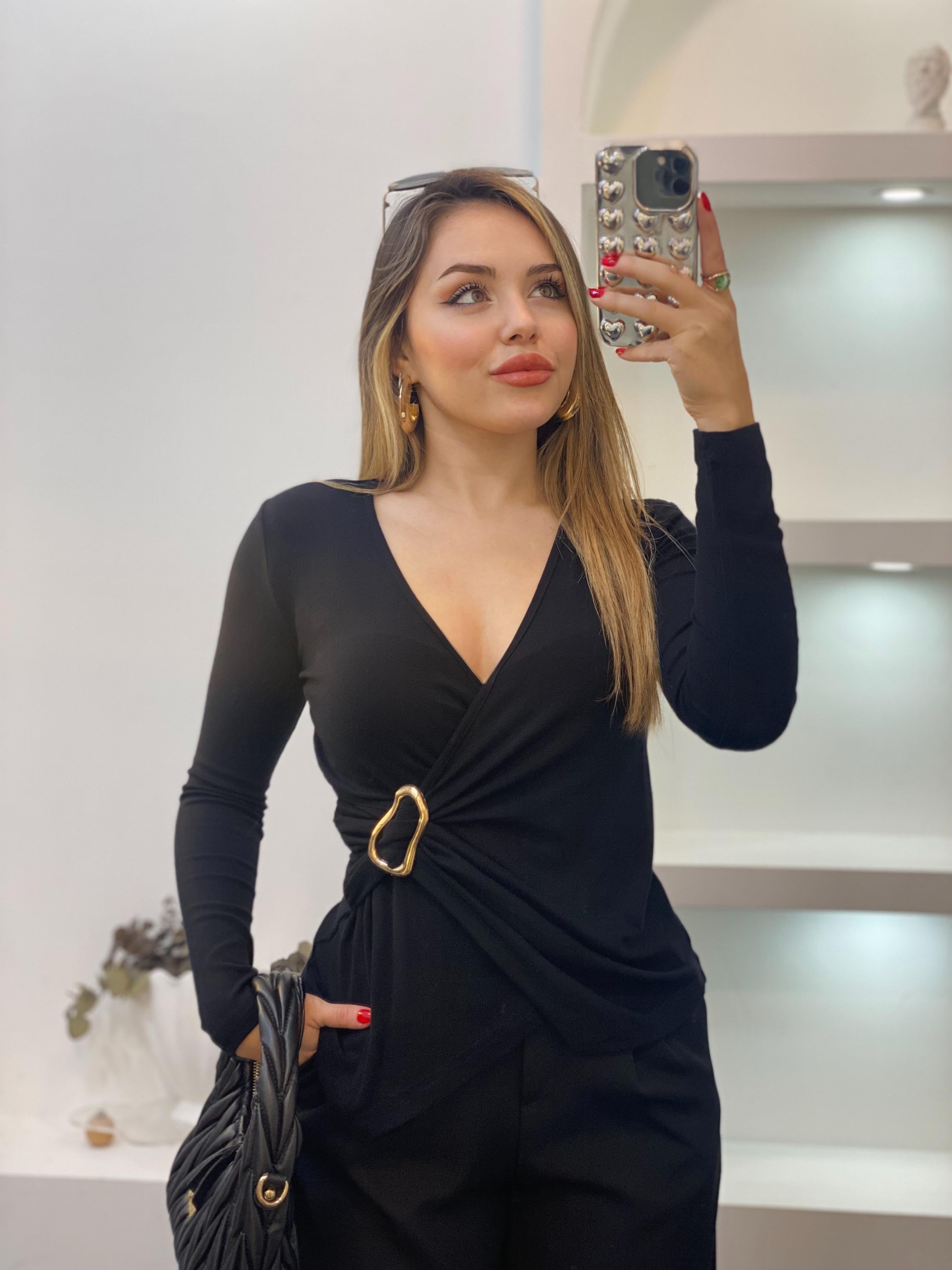 Siyah Gold Broşlu Bluz
