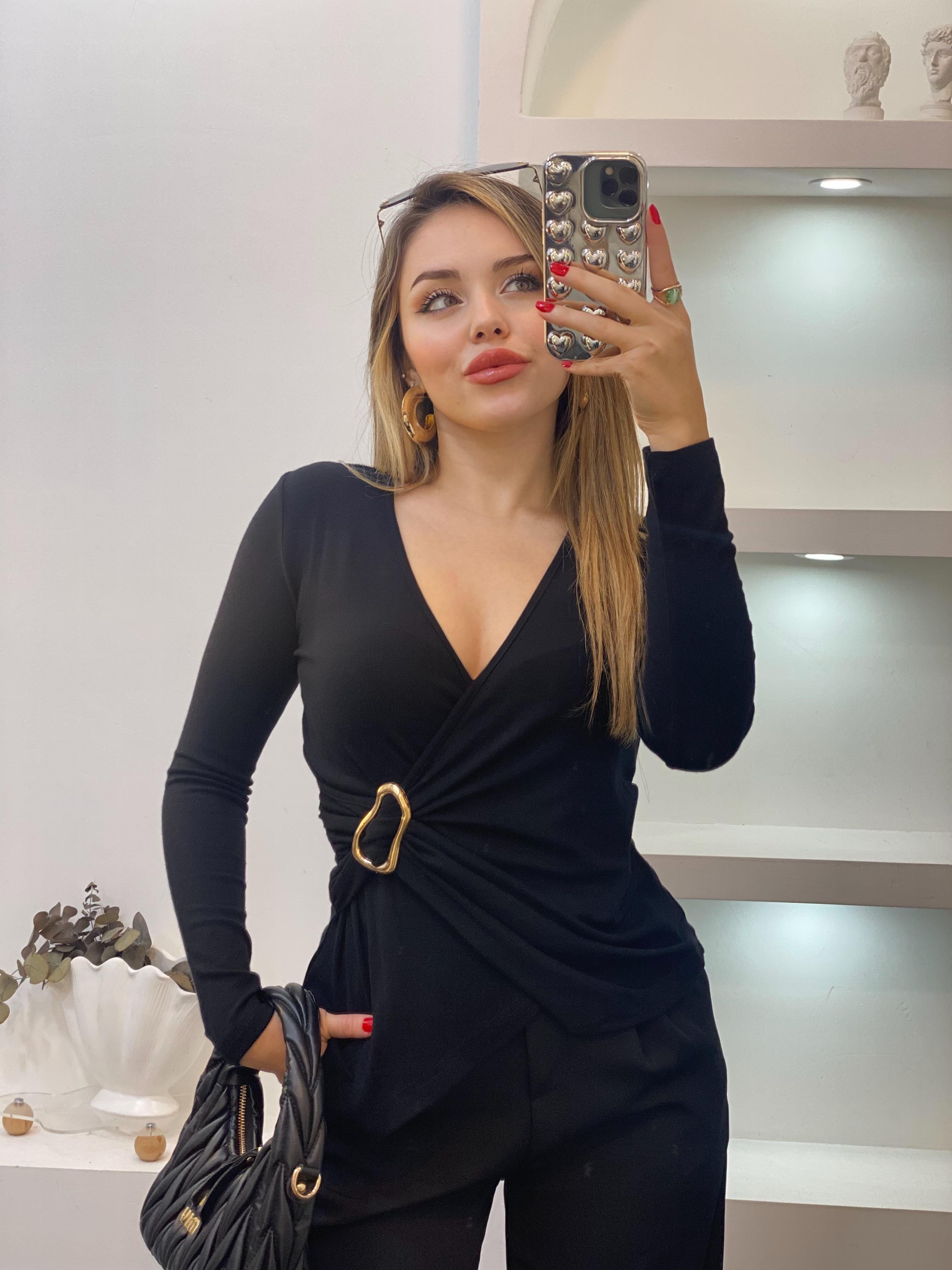 Siyah Gold Broşlu Bluz