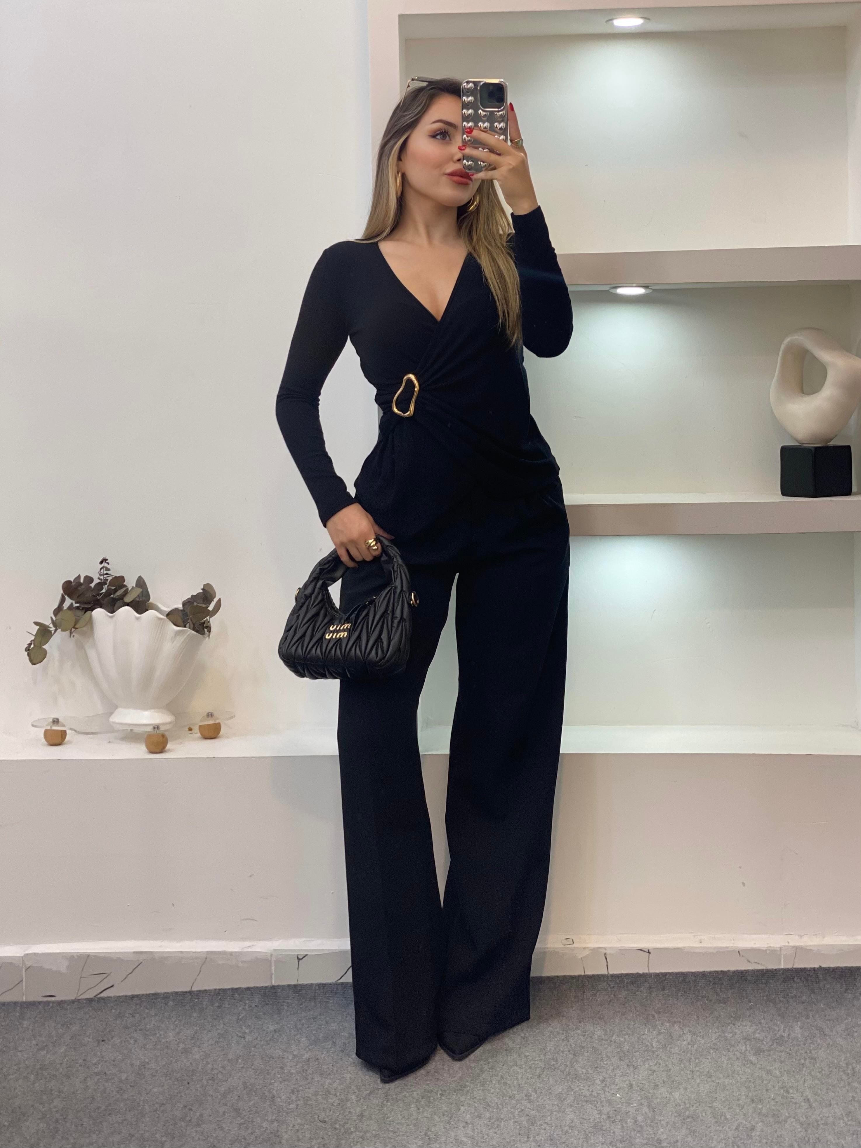 Siyah Gold Broşlu Bluz